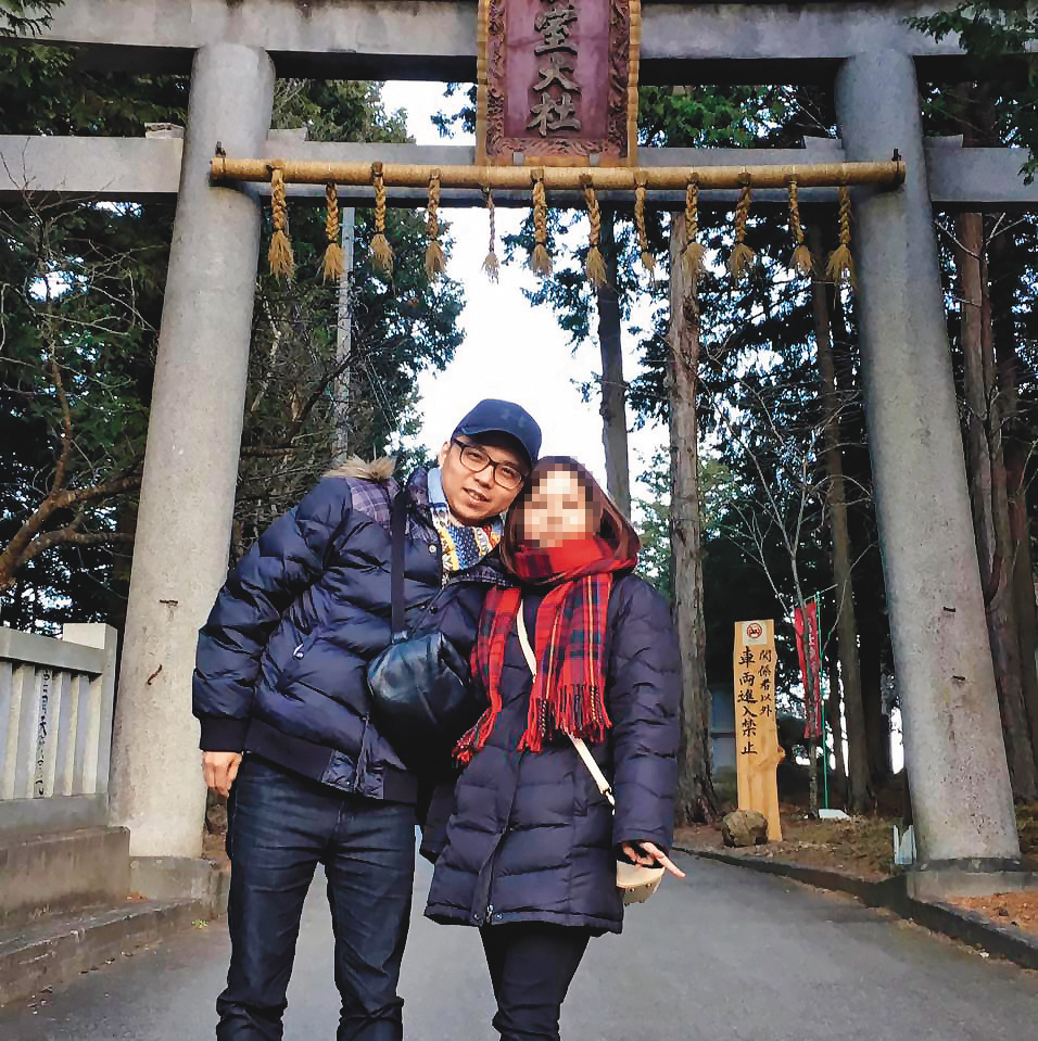 李柏杉時常帶妻子出國遊玩，生活頗為優渥。（翻攝臉書）