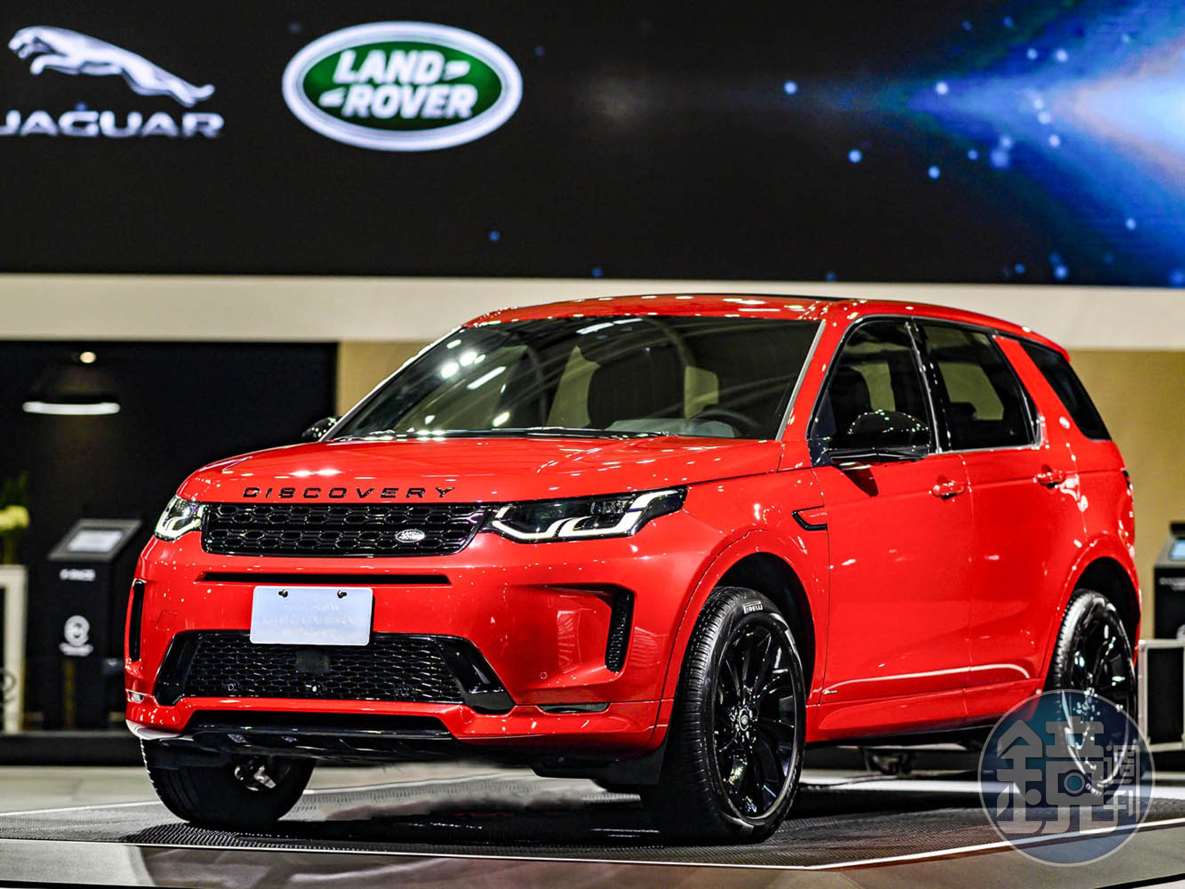 New Discovery Sport首次登台，並且宣布以204（P200 SE） / 216（D180 SE）/ 238萬元起（P250 R-Dynamic SE）正式在台啟動預售。