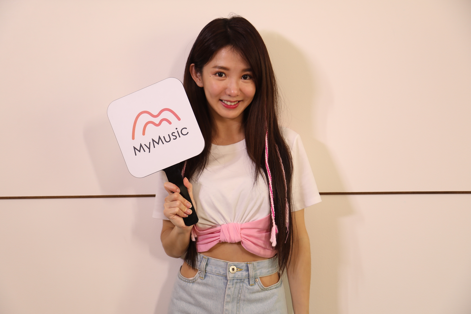 郭書瑤（瑤瑤）睽違9年推出全新單曲〈合拍〉，日前上節目宣傳。（MyMusic提供）