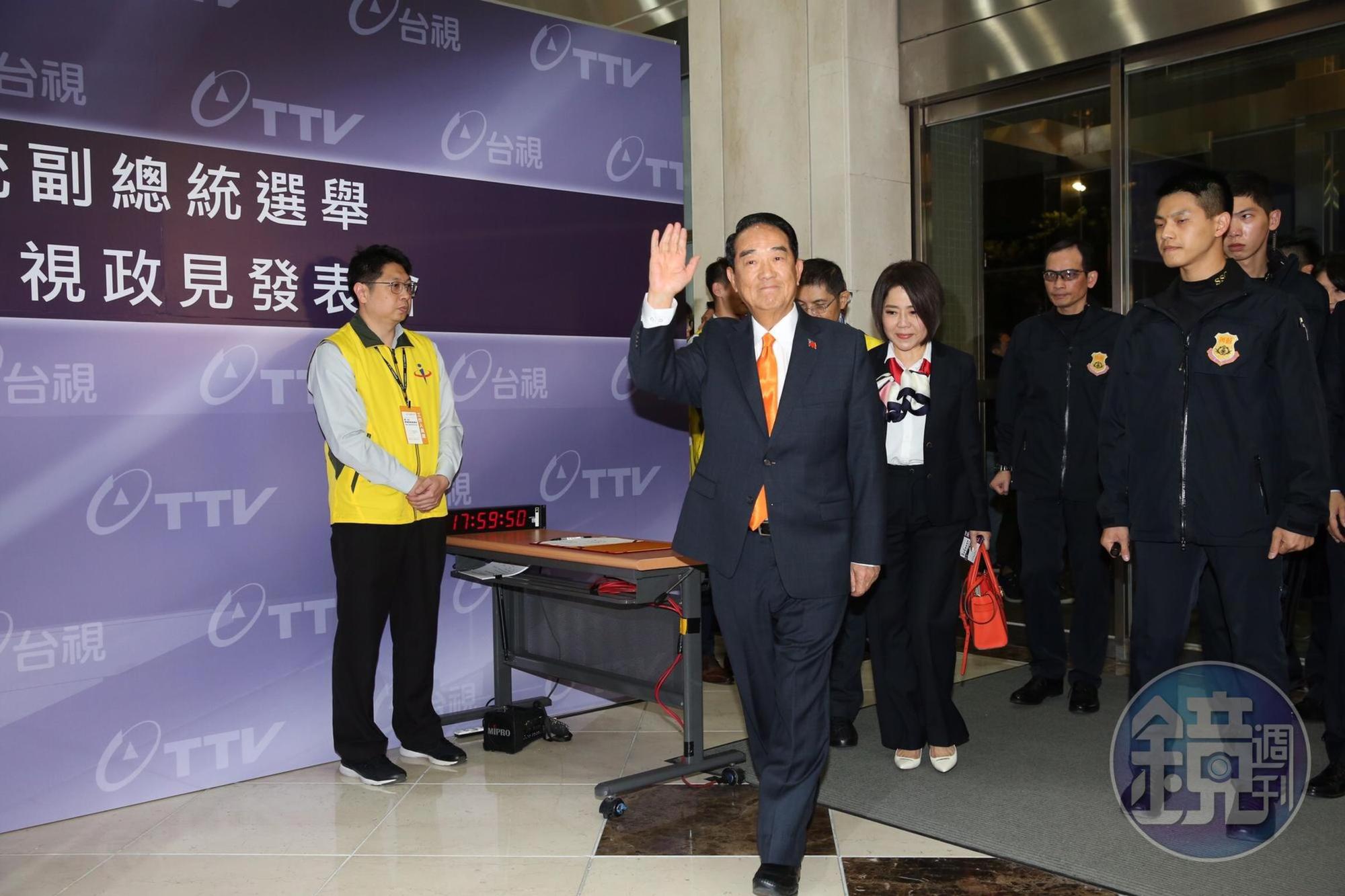宋楚瑜除了暗酸總統蔡英文的論文爭議外，更怒批民進黨正強推《反滲透法》修法。