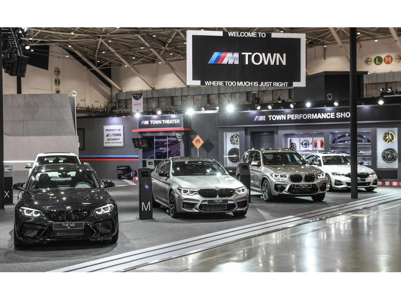 「M Town」展區由M5 Competition領軍，展出完整M款性能跑車。