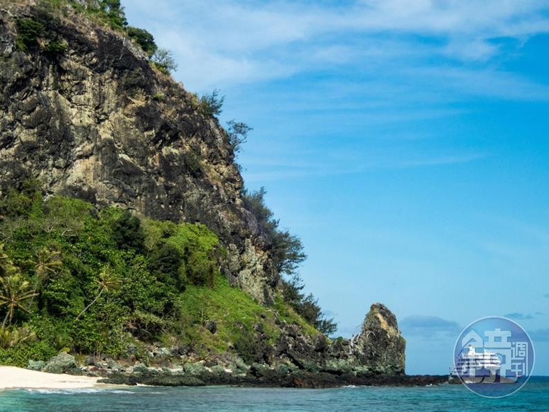 Monuriki Island有一半以上都是岩石，一般旅客無法靠近岩石區。