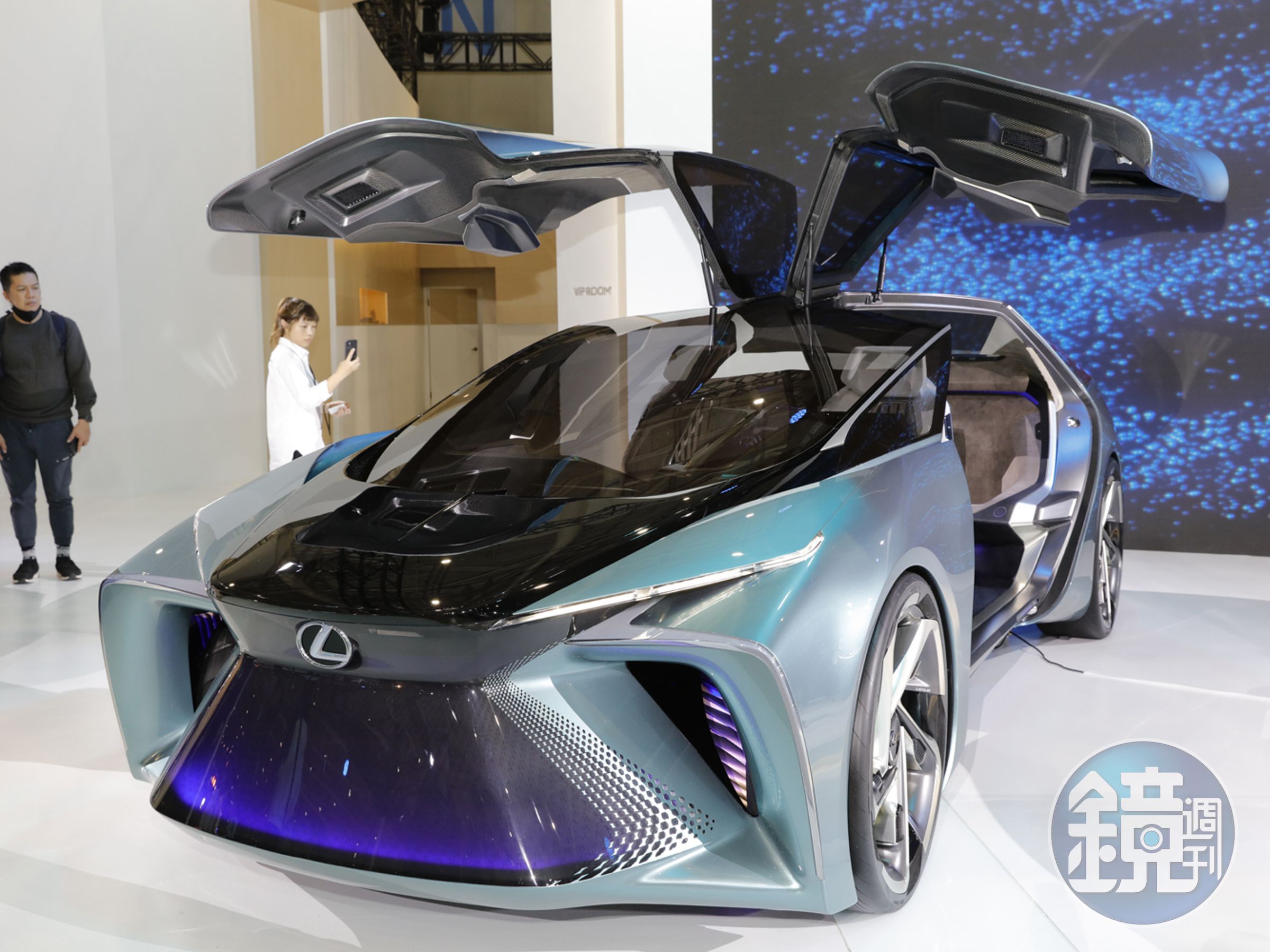 純電概念車LEXUS LF-30。