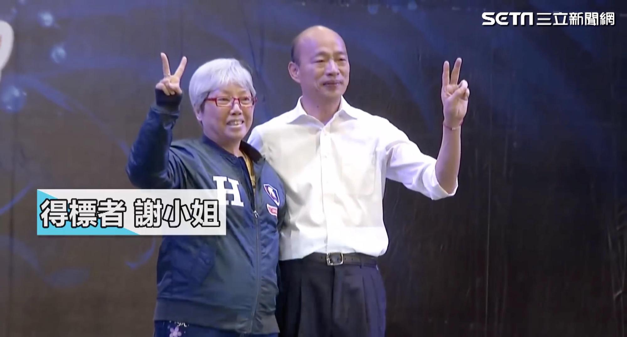 在韓國瑜競辦主辦的「2020鋼鐵愛心拍賣會」上，竟有韓粉出100萬買下韓的原味夾克。（翻攝三立新聞網）