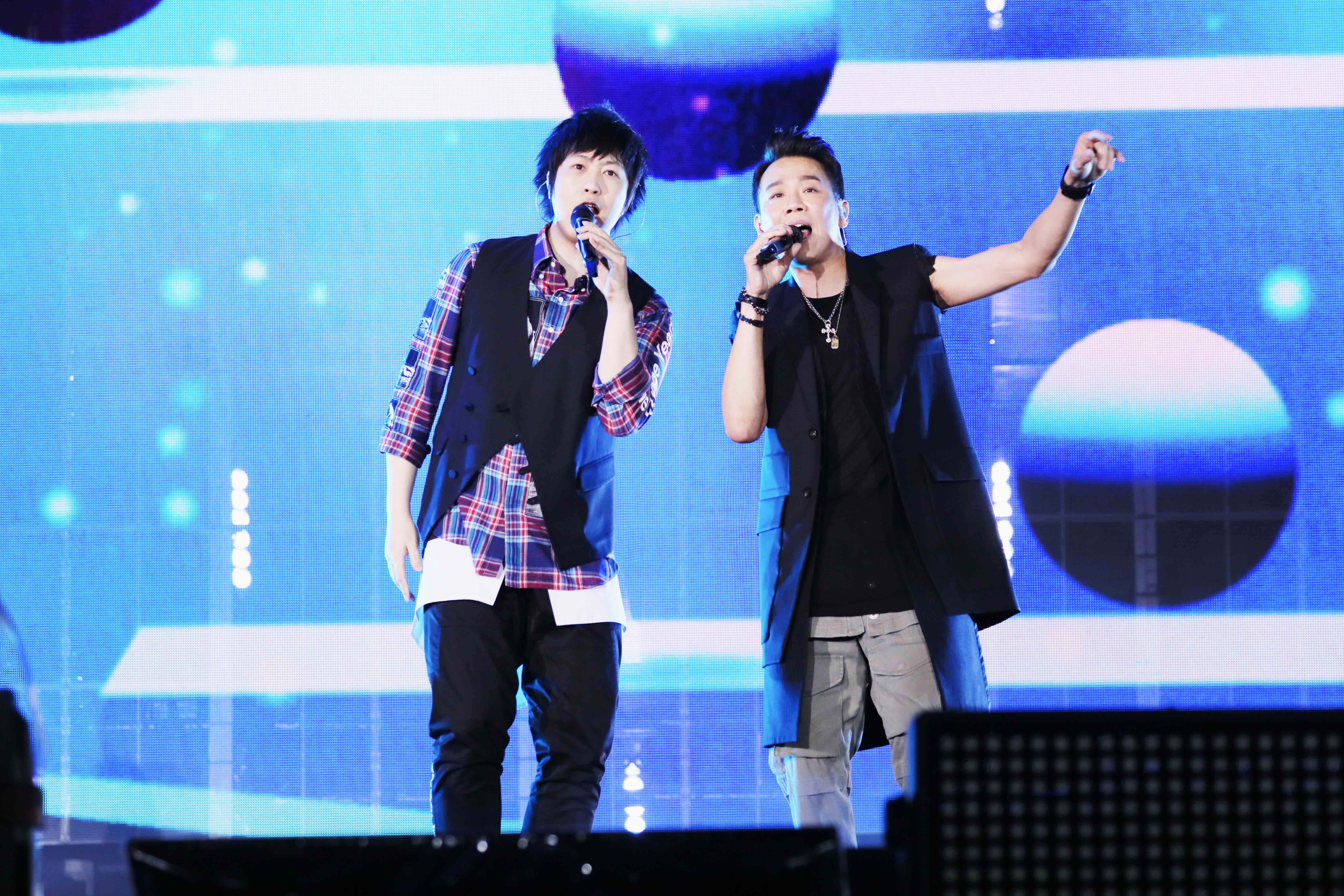 五月天成軍20年以來，終於達成與陶喆同台演出的世紀合體畫面！（相信音樂提供）