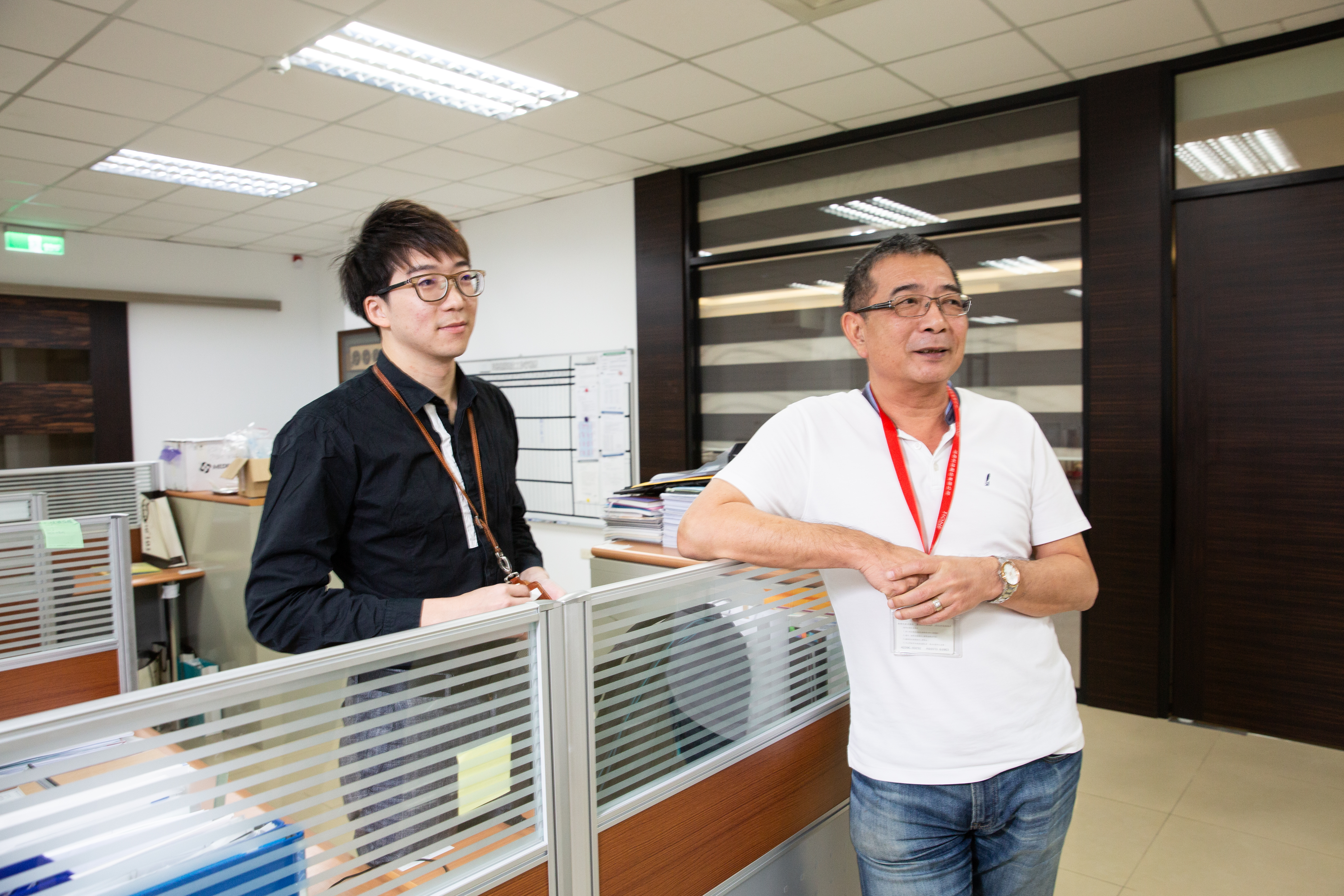 鄭鴻君（右）與鄭育淵（左）父子共事，偶爾雖有意見不同步，但目標都是為了讓公司更上一層樓。