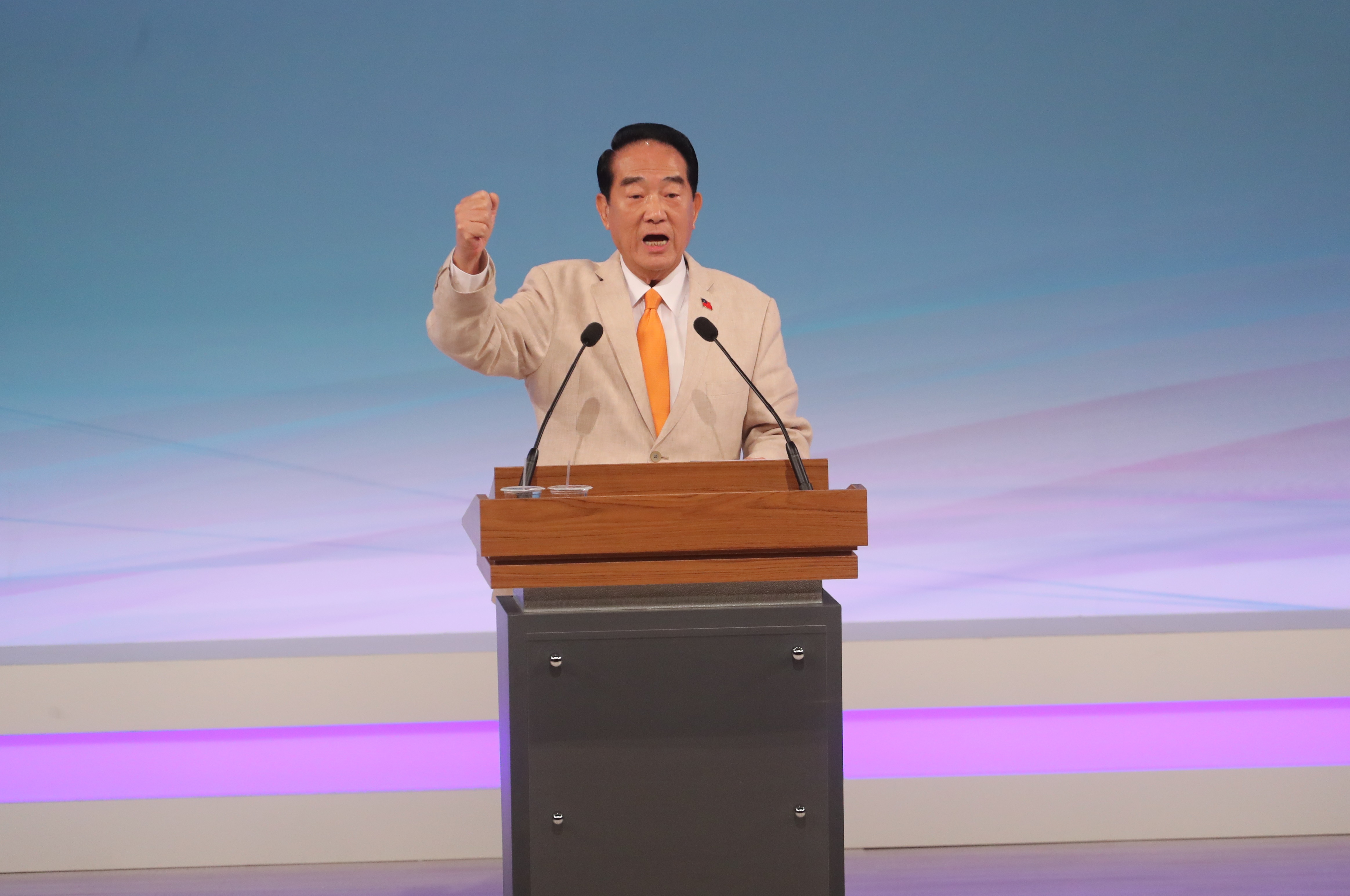 宋楚瑜維持一貫批藍打綠風格，先批總統蔡英文被派系操縱，再轟高雄市長韓國瑜說國民黨不思長進到了匪夷所思的境界。（台北市攝影記者聯誼會提供）