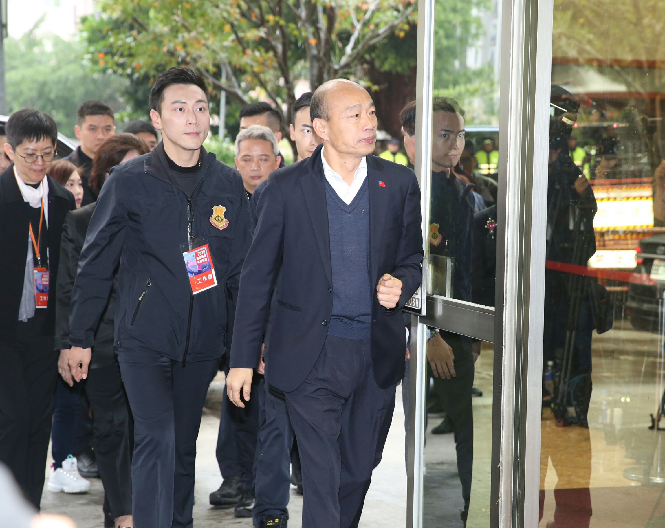 國民黨總統候選人韓國瑜辯論會的砲火猛烈，全程對準總統蔡英文，從兩岸主權議題一路開攻。