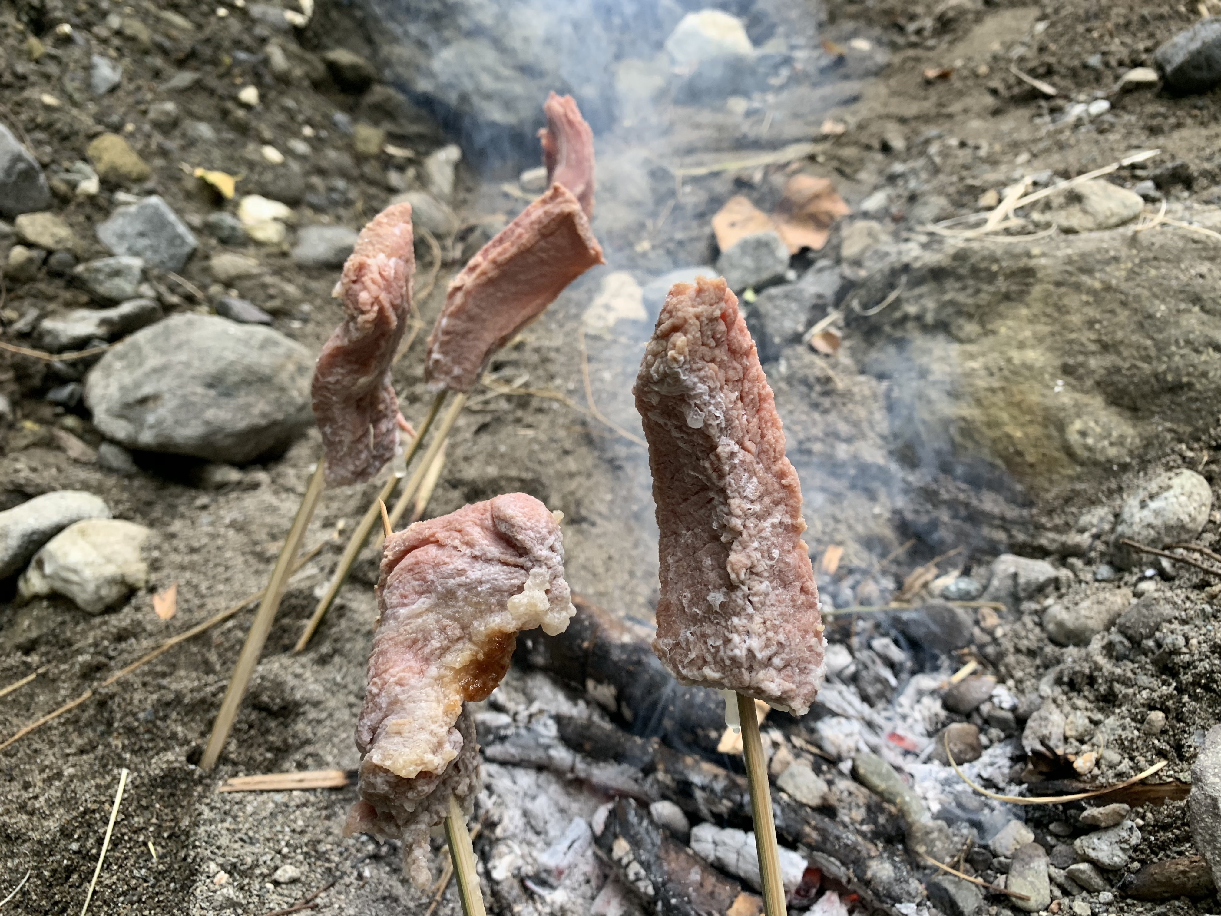 生態體驗過程中還包含原住民的野炊料理。