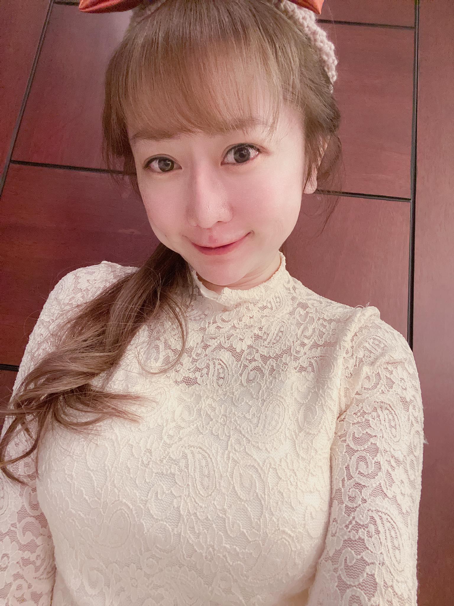 網紅T妹生了兒子竟公然要網友匯款當紅包。(翻攝T妹臉書)