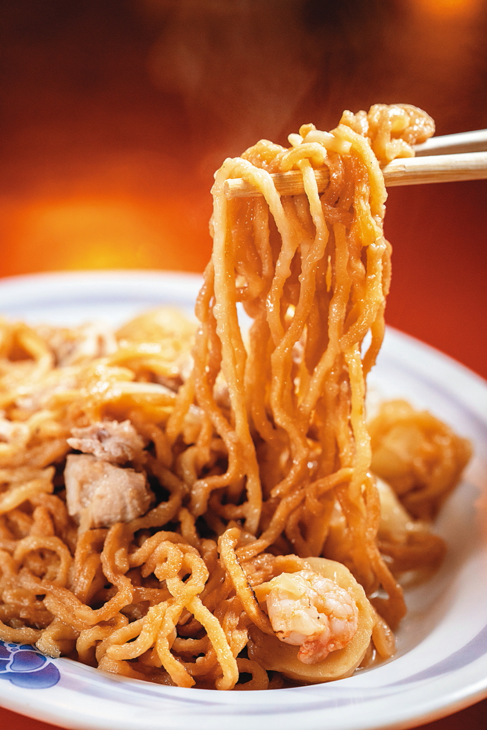 吃起來有Q度的「炒意麵」是老闆推薦的自慢菜色。（60元／份）