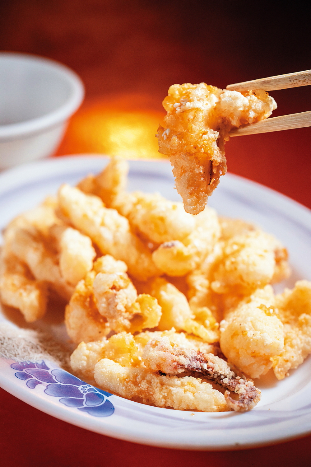 特製的「炸花枝」外皮輕薄酥脆，幾乎每桌客人都會點一份下酒。（250元／份）