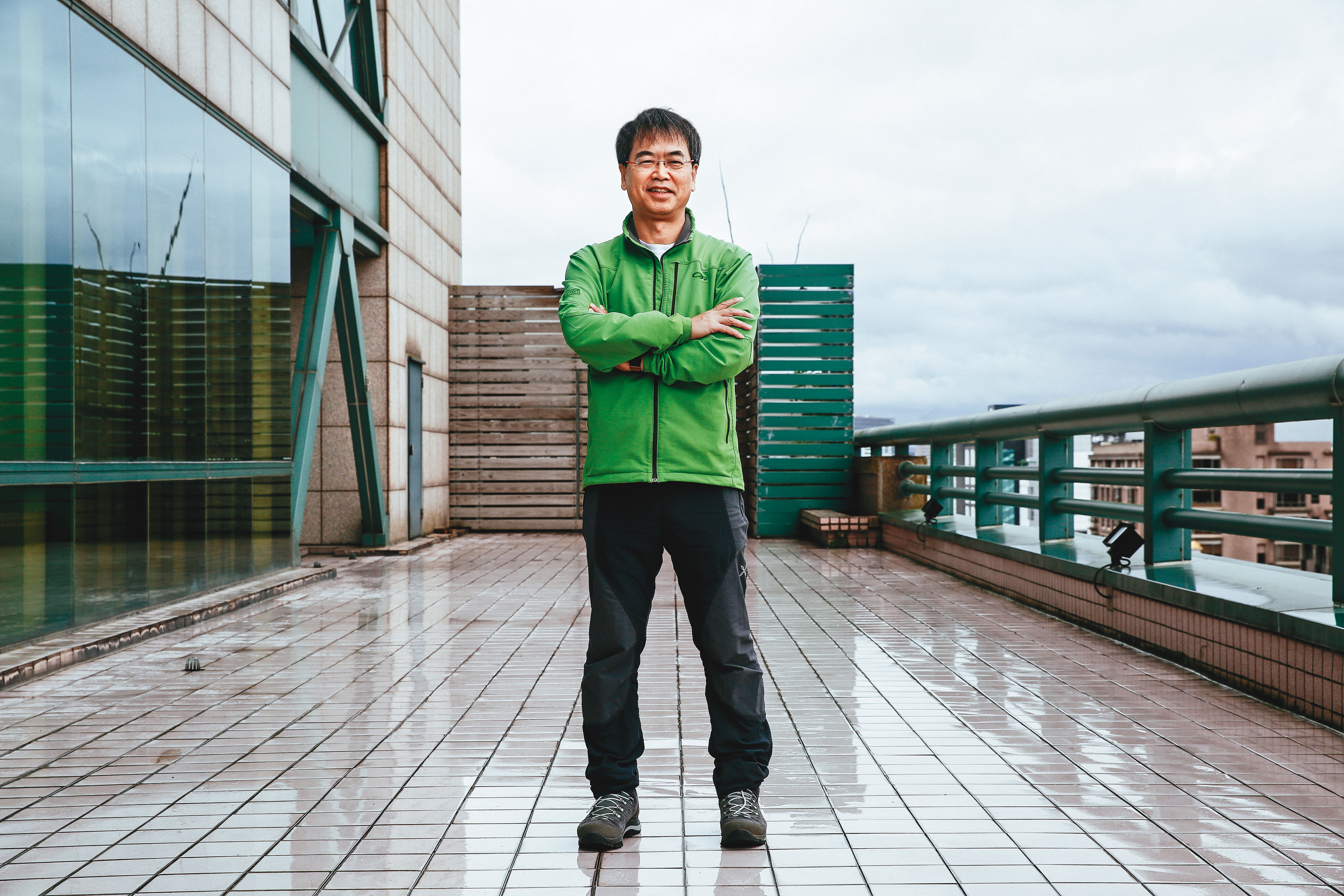 麥覺明身兼導演、製作人、節目主持人多職，並以《MIT台灣誌》《繽紛台灣再發現》《MIT台灣誌》等節目榮獲5座金鐘獎肯定。