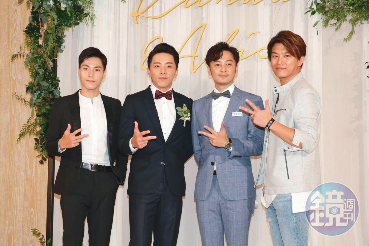 唐振剛（左一）曾是男團Energy的二代成員，和其他團員們仍維持非常好的感情。