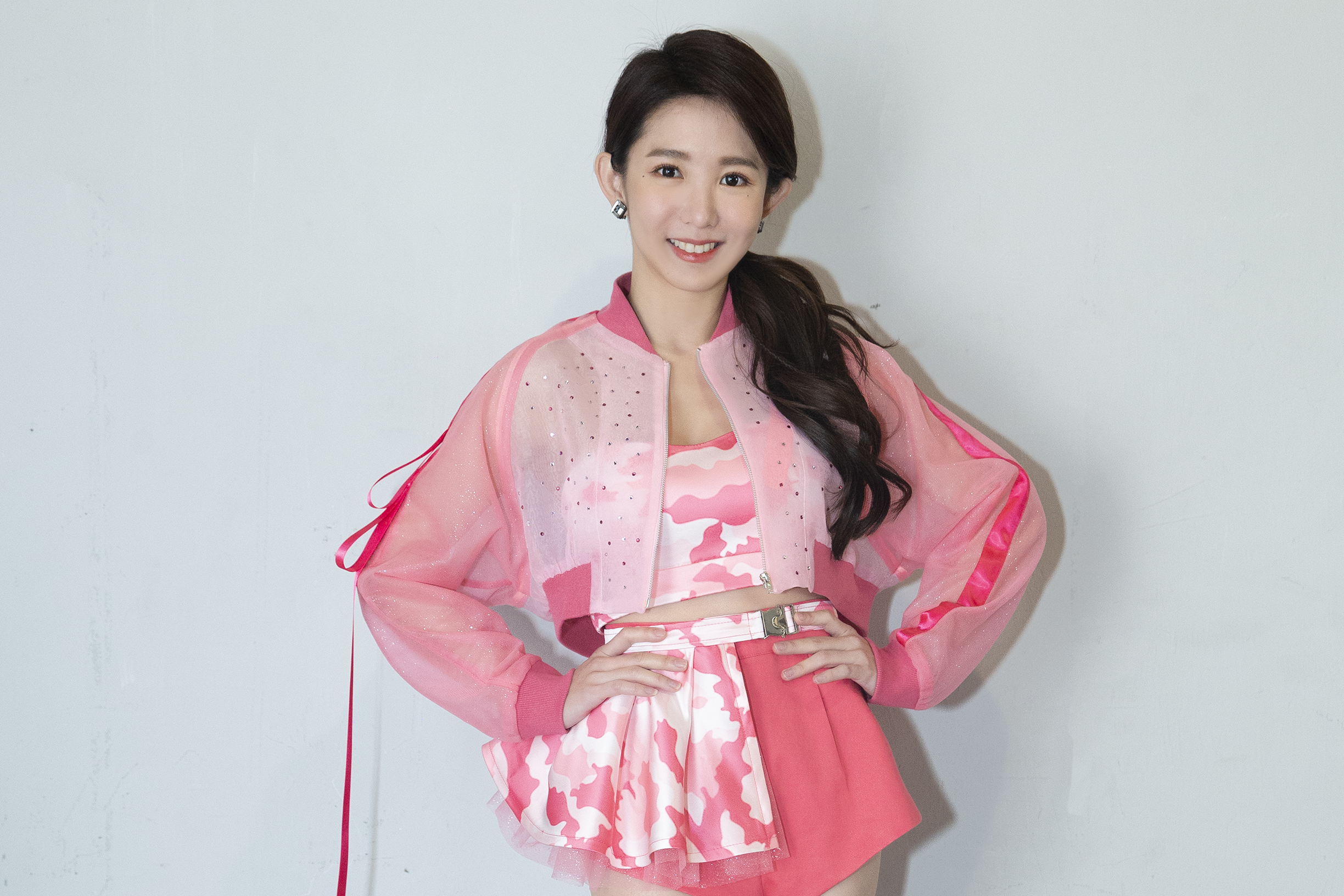 郭書瑤（瑤瑤）今年將在桃園跨年演唱會演出新單曲〈合拍〉，將率領8位舞者登台。（何樂音樂提供）