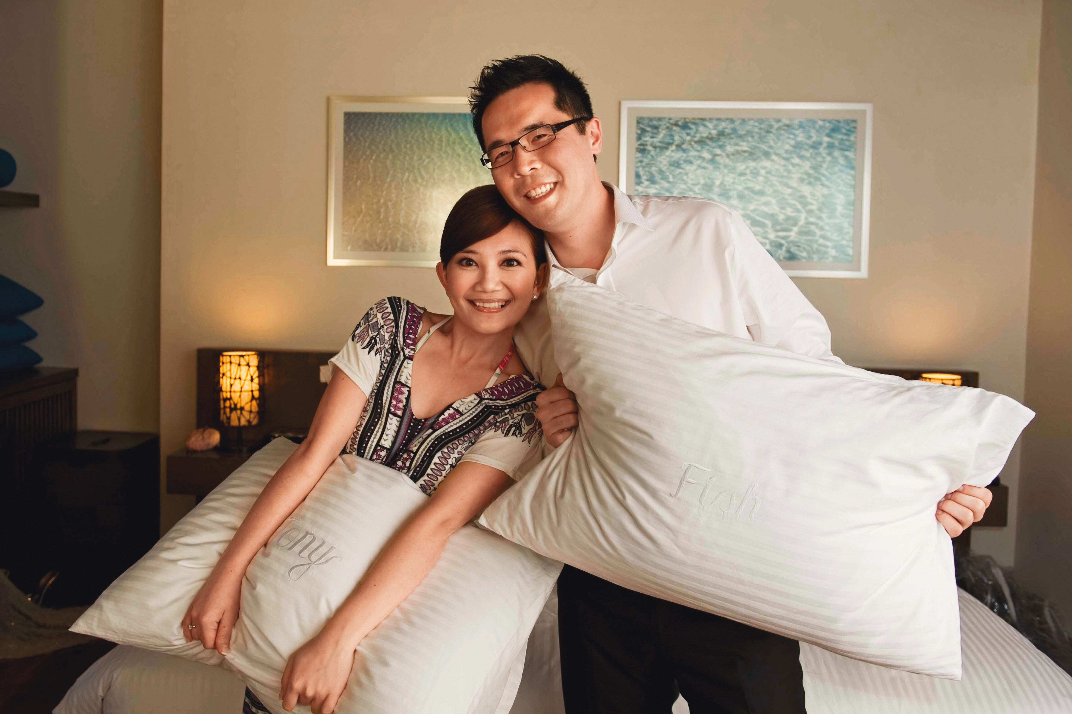 梁靜茹（左）的婚姻也劃下句點，傳是前夫趙元同（右）花心；有人拿她與陳綺貞比較，但一個是受害正宮、一個是加害小三，拿來類比也是頗怪。（東方IC）