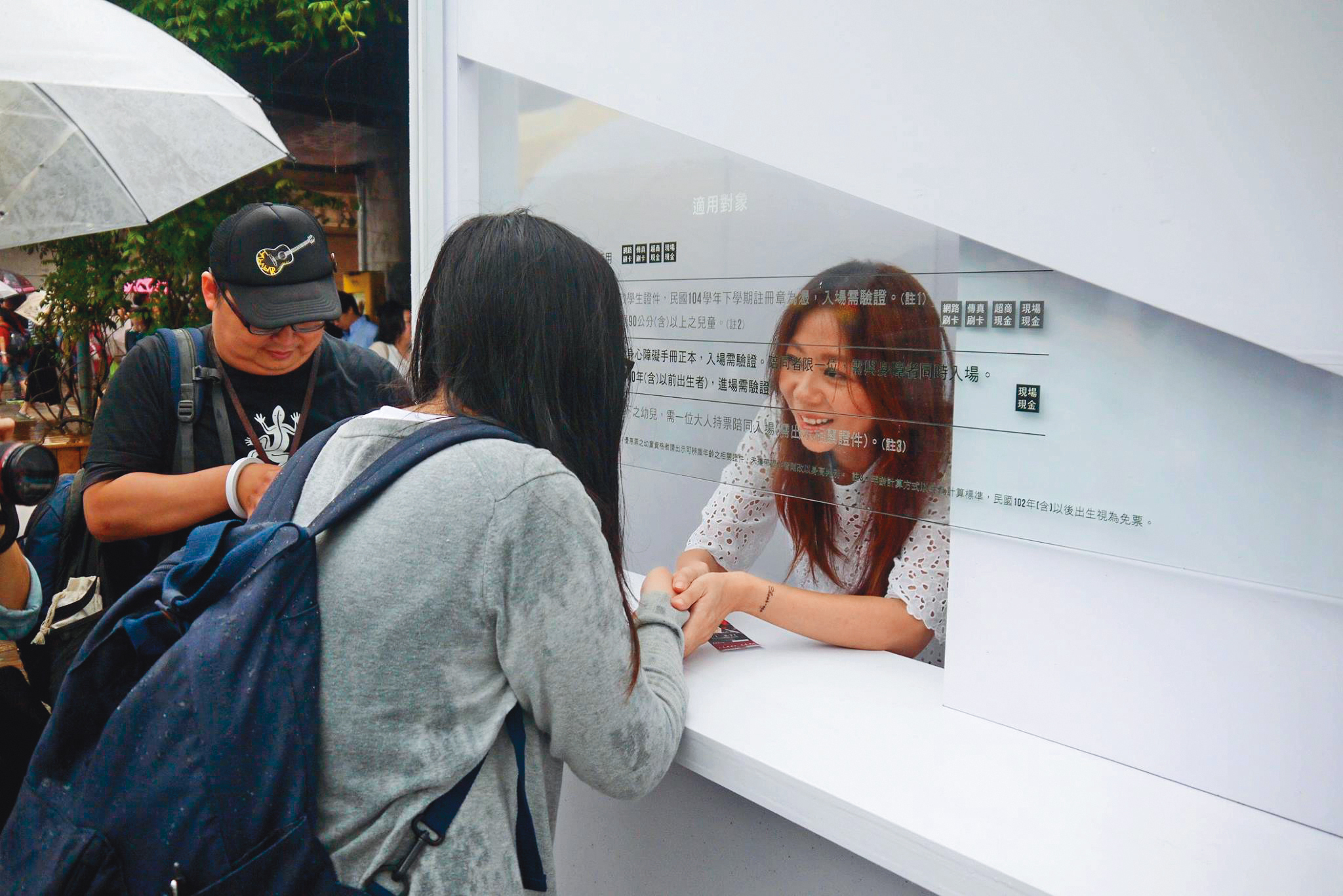 陳綺貞一舉一動都充滿錢味，尤其2016年獲補助新台幣800萬元，舉辦名為「移動的房間」展覽，但竟展出自己的貼身物品，網友紛紛表示不以為然。（翻攝自陳綺貞創作展粉絲專頁）