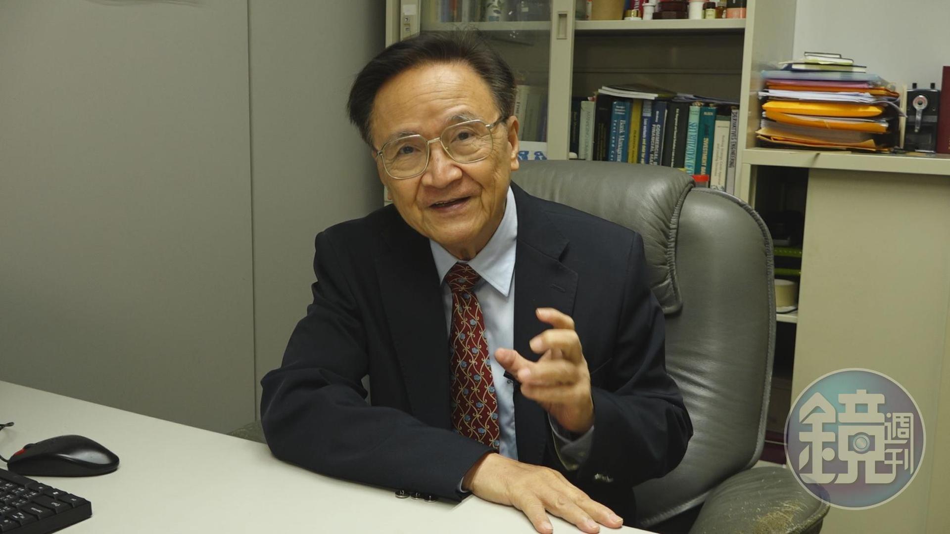 政大金融系教授殷乃平警告投資人，中國債券危機恐讓台灣金融業受創嚴重。