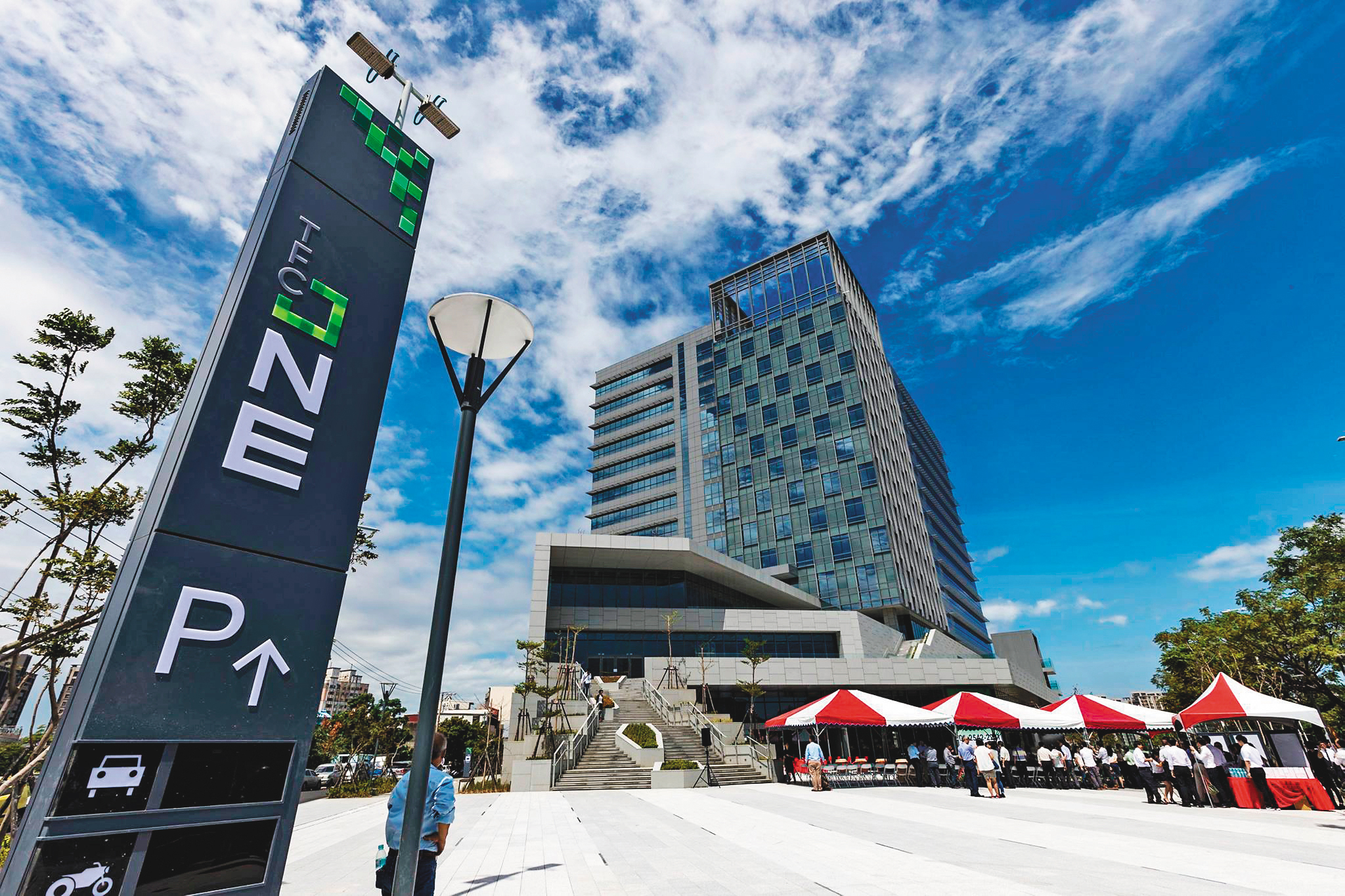 康信鴻的擺爛也造成某企業進駐台肥位於新竹的「TFC ONE」大樓延遲半年多。（翻攝新竹市長林智堅臉書）