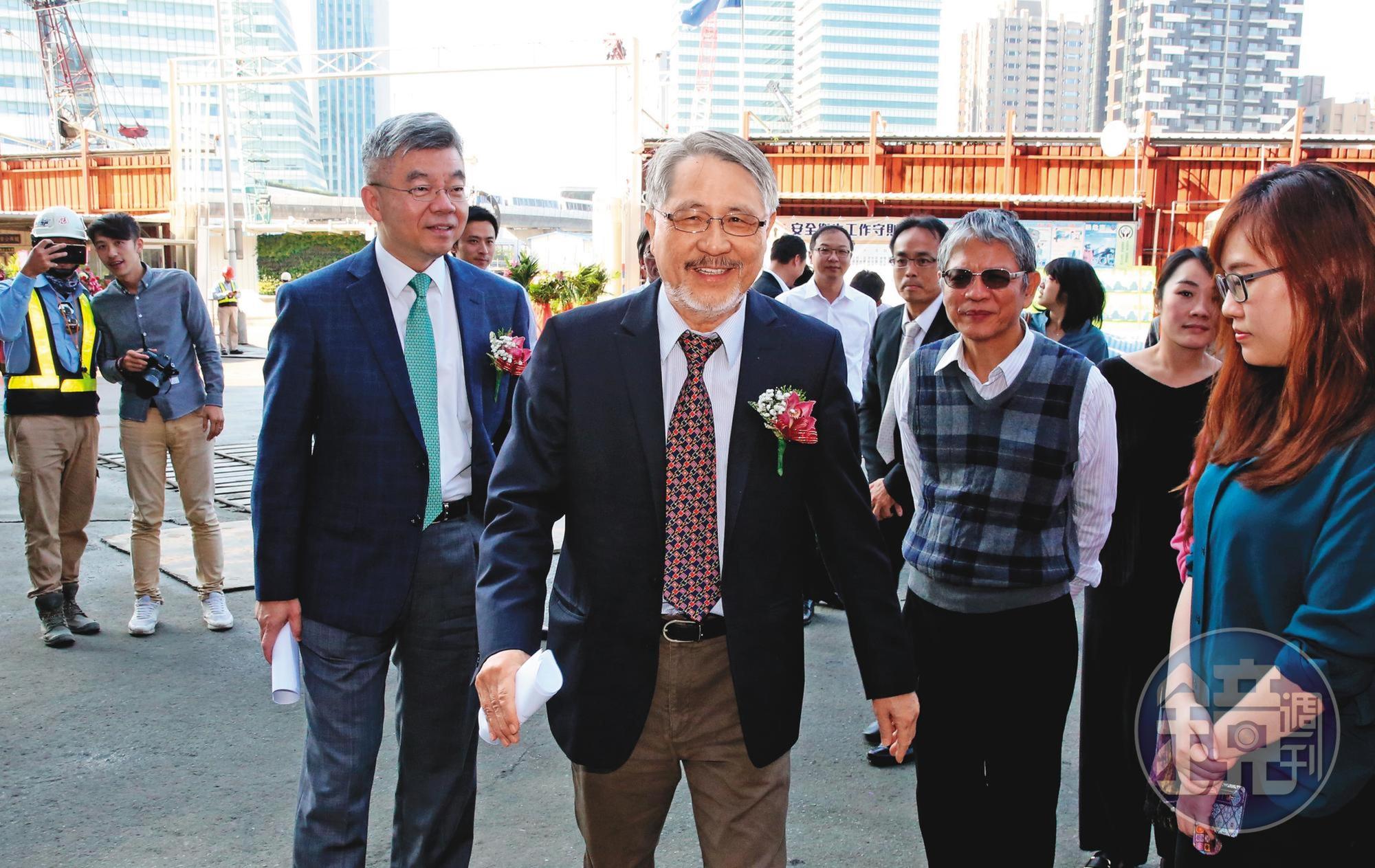 台肥董事長康信鴻(中)被爆擺爛,遲不處理南港C2開發案的變更設計及追加預算案,恐導致C2工程延宕。