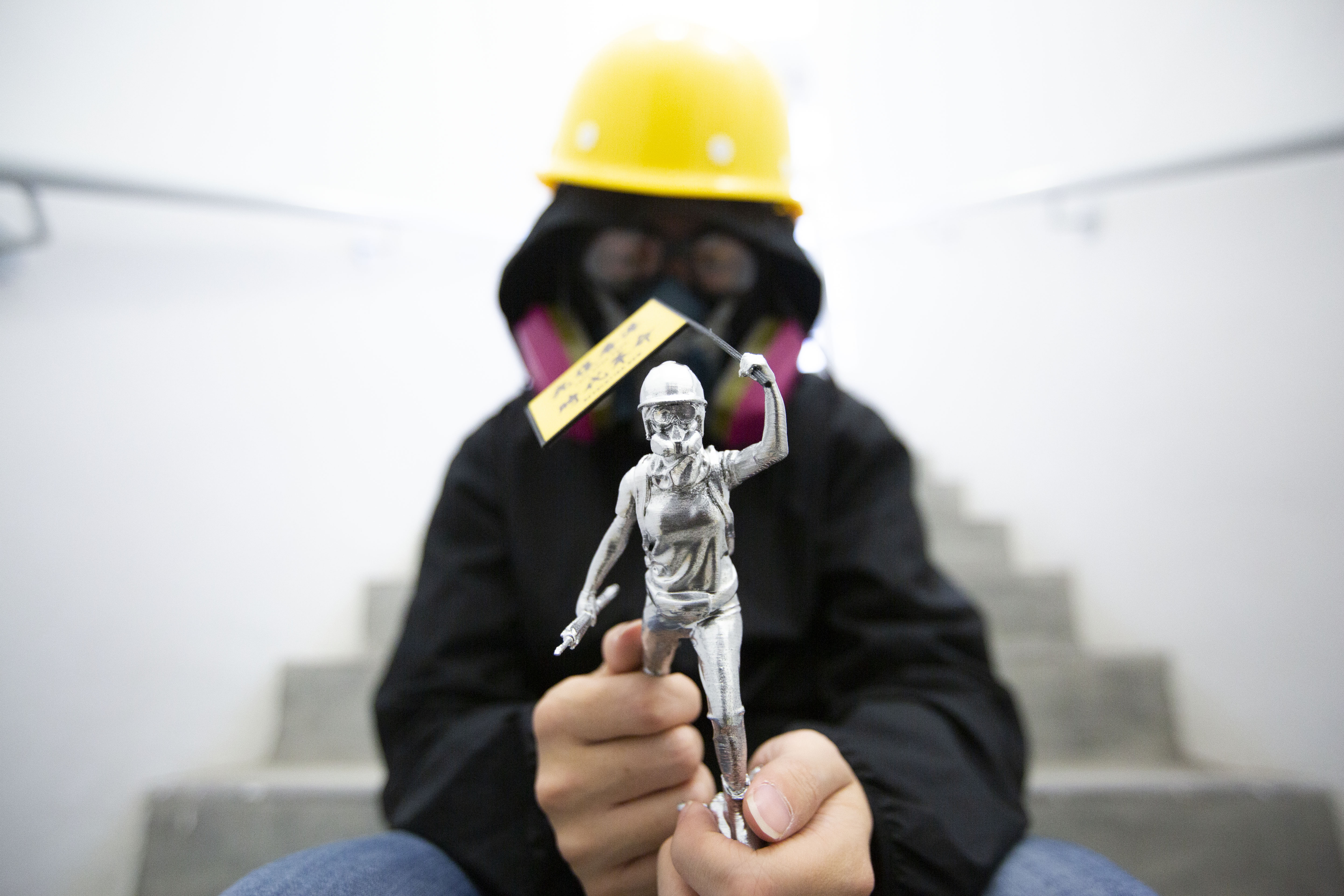 阿Z從渠底爬出來之後，覺得地下的味道久久不散。