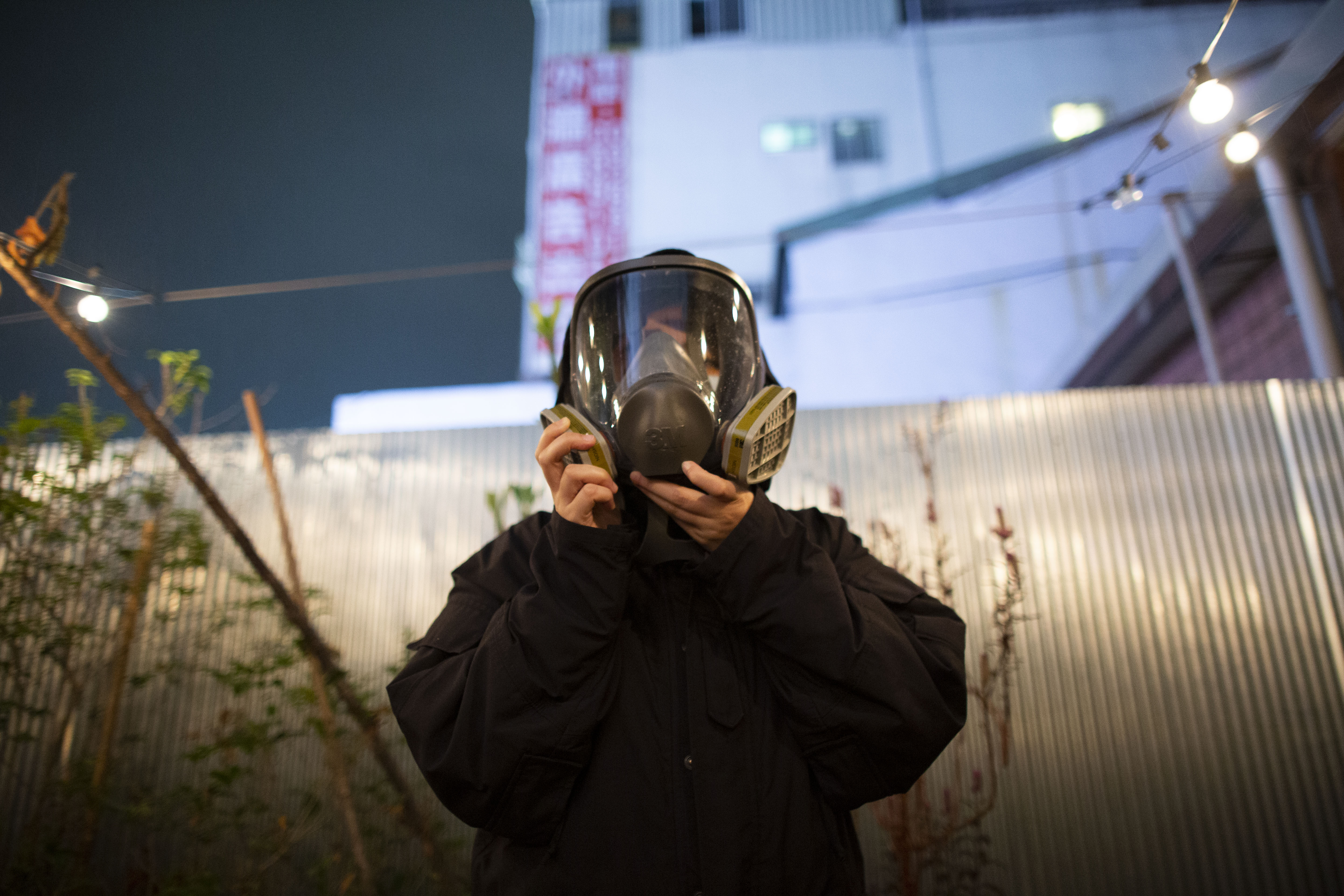 阿寶在運動中協助接送抗爭者，亦是急救人員之一。