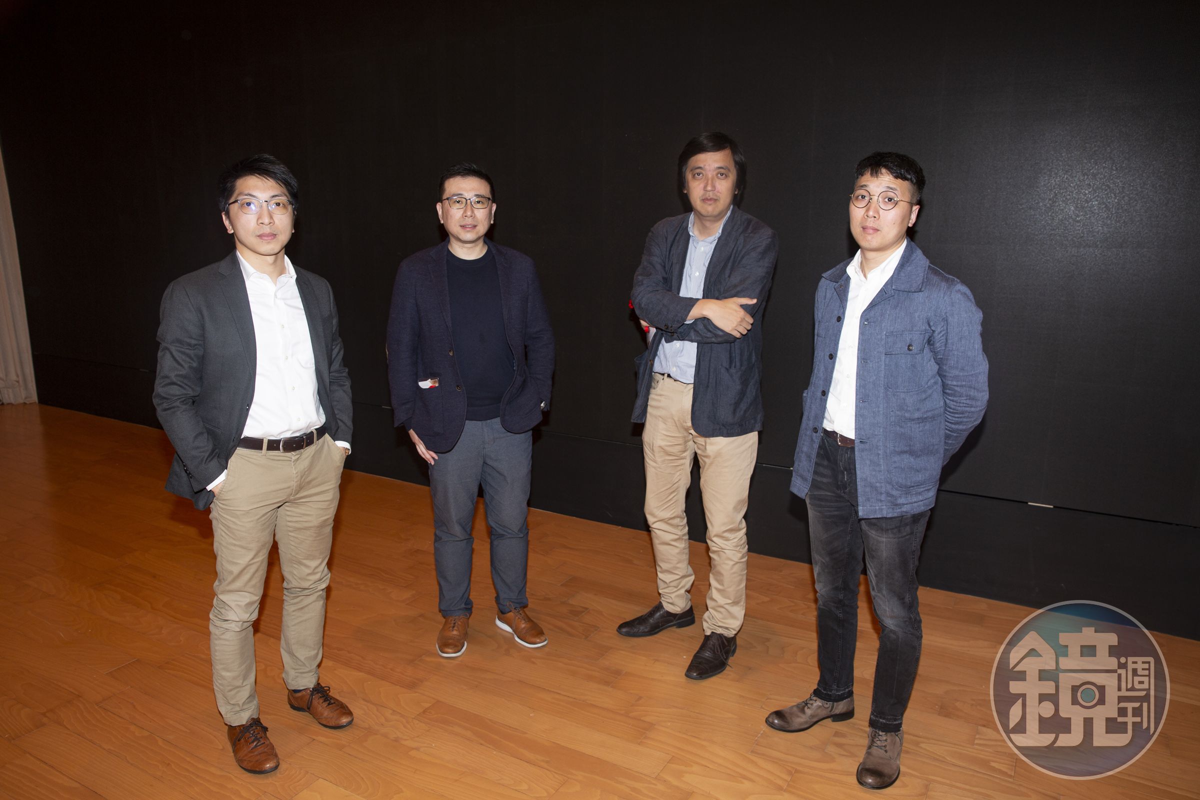 香港學者（左起）袁瑋熙、鄭煒、李立峯、鄧鍵一共同主持抗爭現場民調計畫。（王漢順攝）
