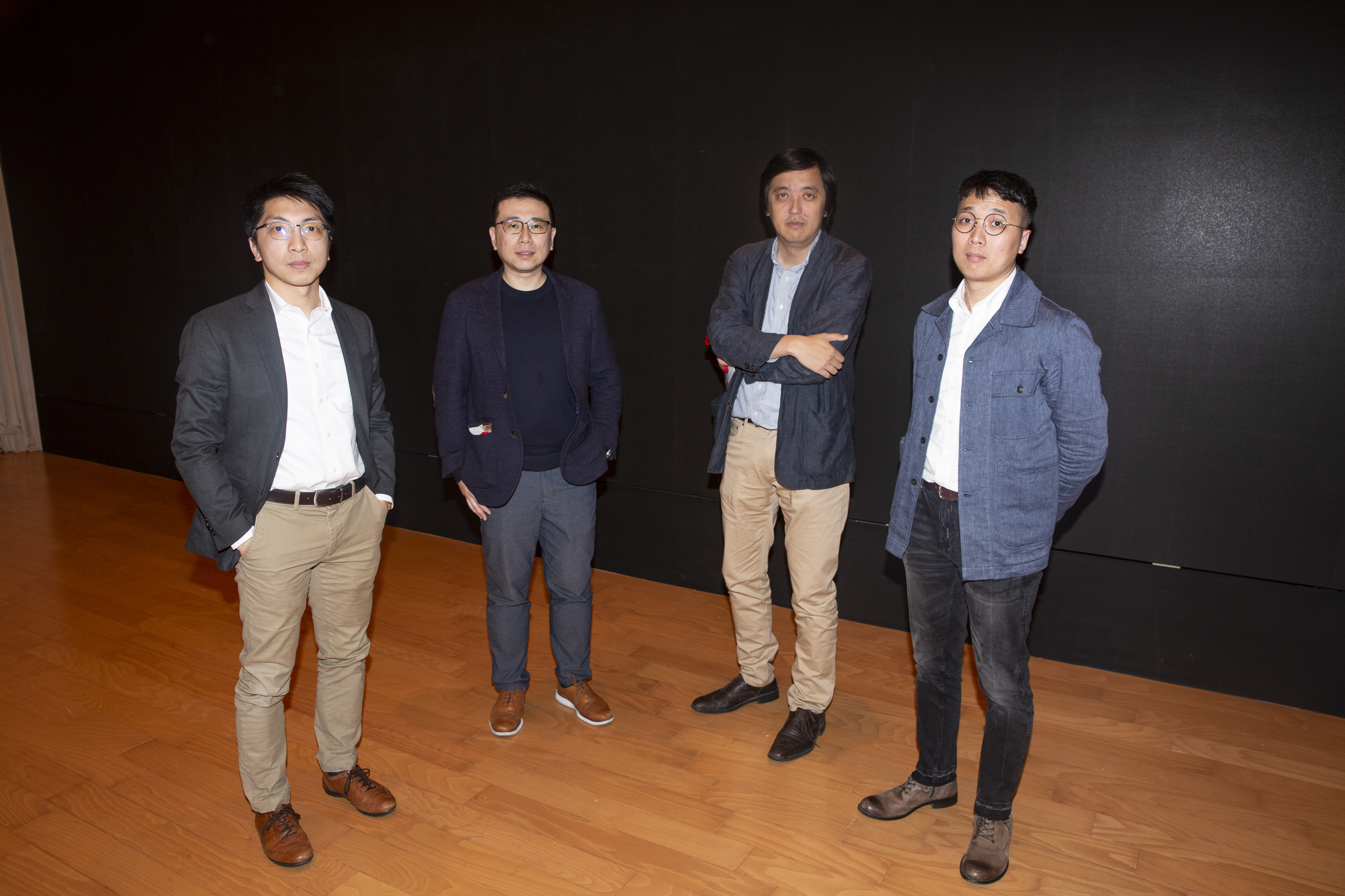 香港學者（左起）袁瑋熙、鄭煒、李立峯、鄧鍵一共同主持抗爭現場民調計畫。（王漢順攝）