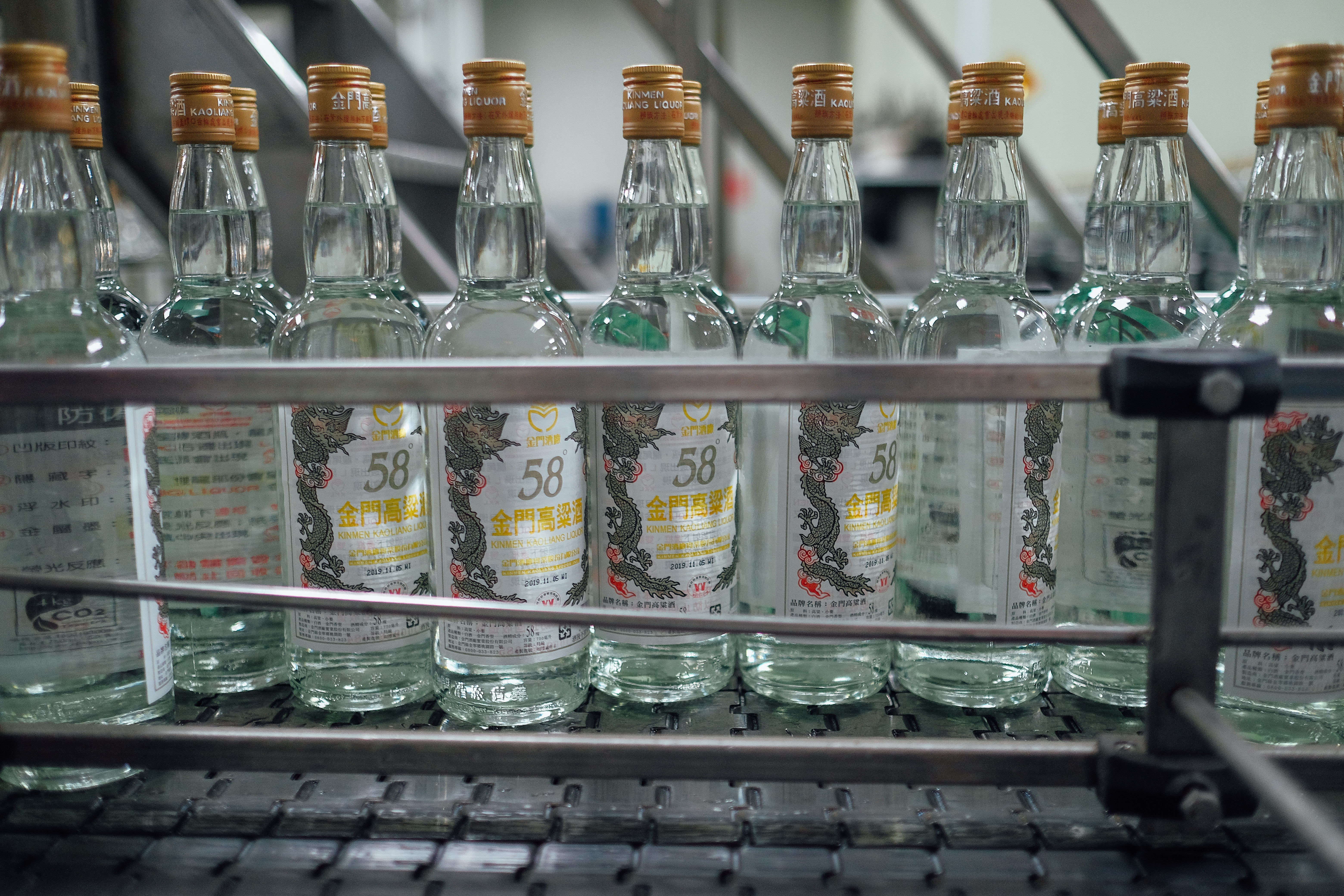 金寧廠主要生產白金龍等大眾熟悉的消費型特級酒。