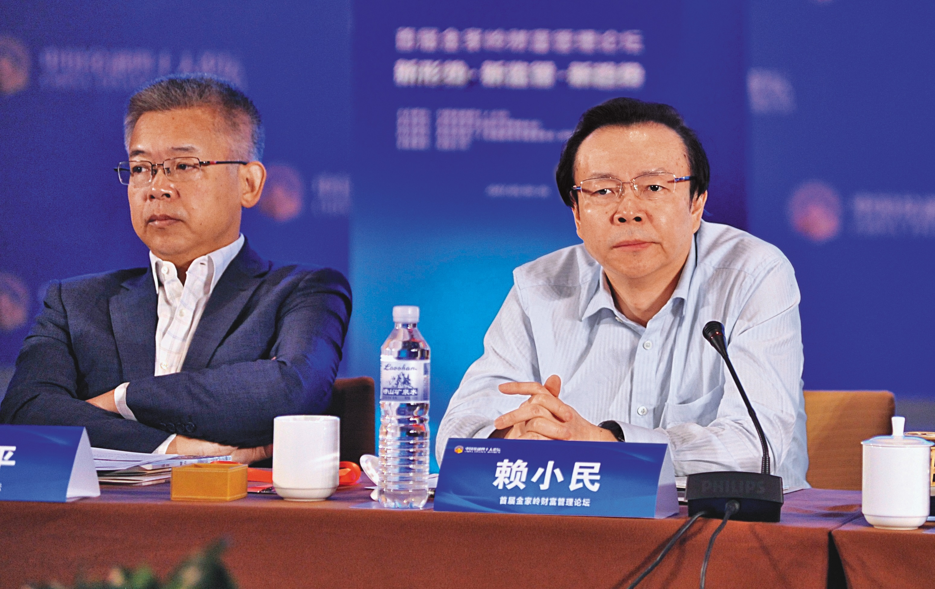 中國華融前董座賴小民（右）因貪瀆案下台，還被發現有百名情婦住同社區，宛如現代版的後宮。（東方IC）