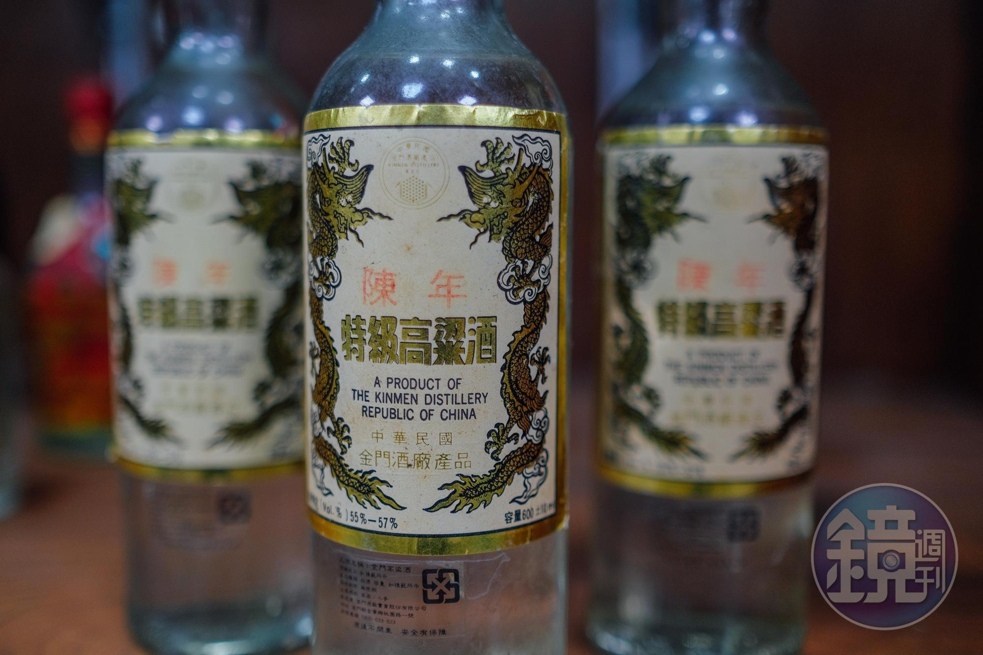 在土產店裡也能看到傳說中的逸品「黑金剛」。