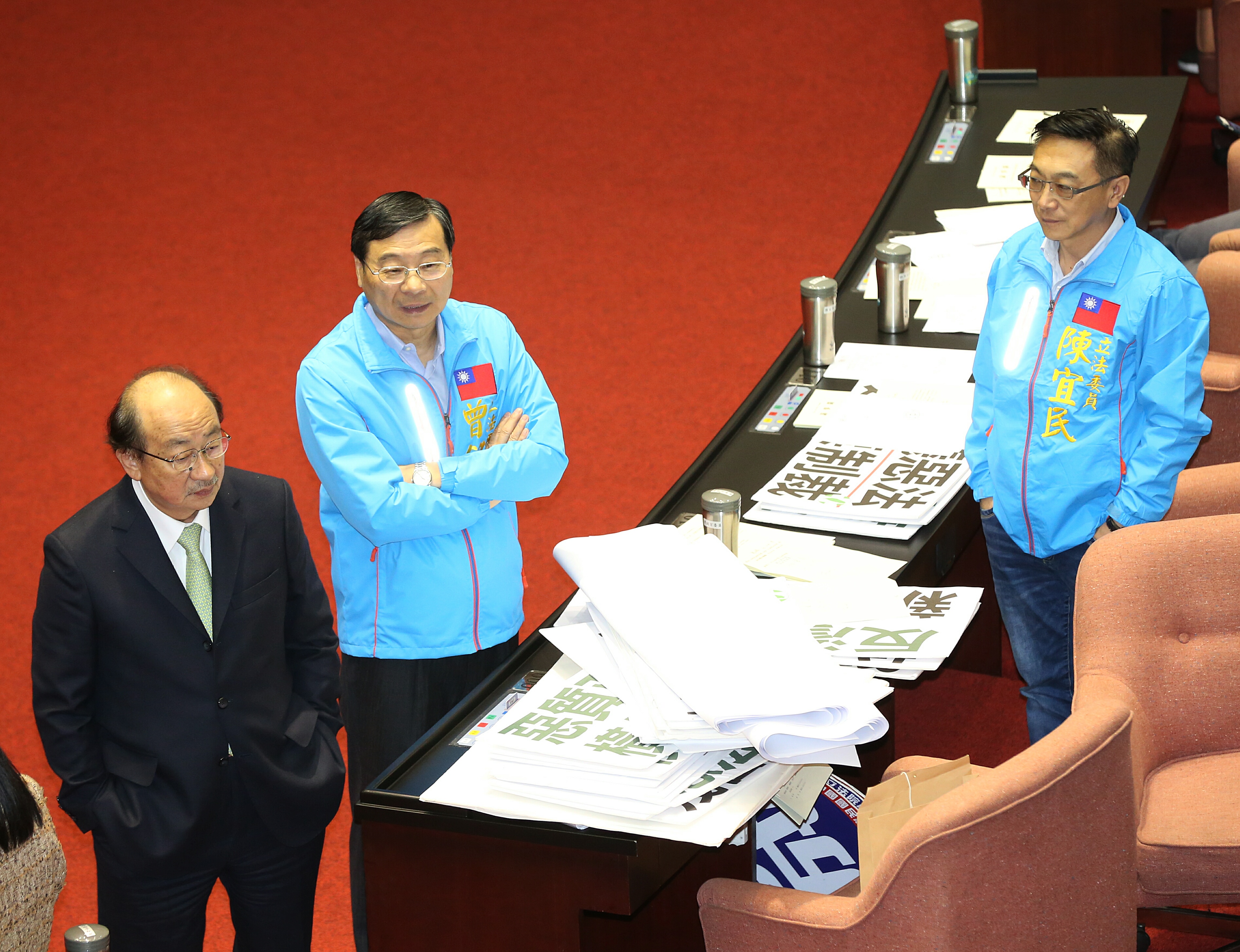 立法院院會今處理《反滲透法》，藍綠陣營彼此對峙。