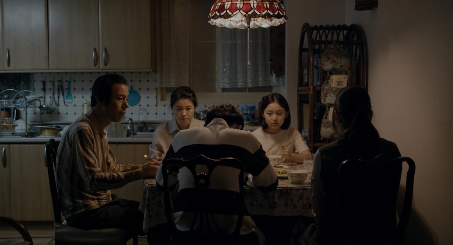 《我們與愛的距離》名列韓國知名電影雜誌《CINE21》2019年「韓國電影BEST 10」第二名，僅次於《寄生上流》。（車庫娛樂提供）