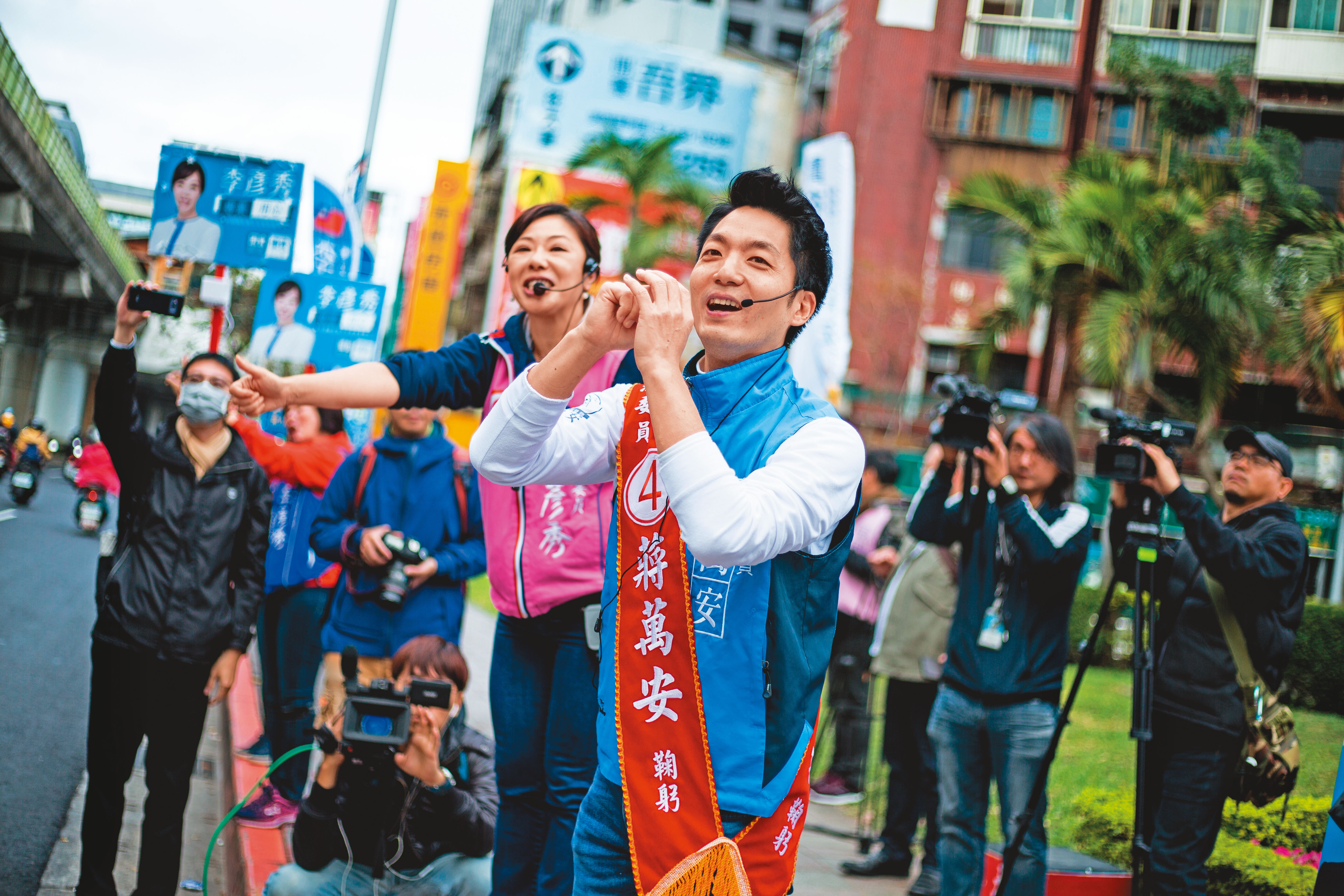 國民黨立委選戰必須靠強化北部保底，與南部艱困區達平衡，黨內看好北部藍委蔣萬安（右1）、李彥秀（右2）可連任。