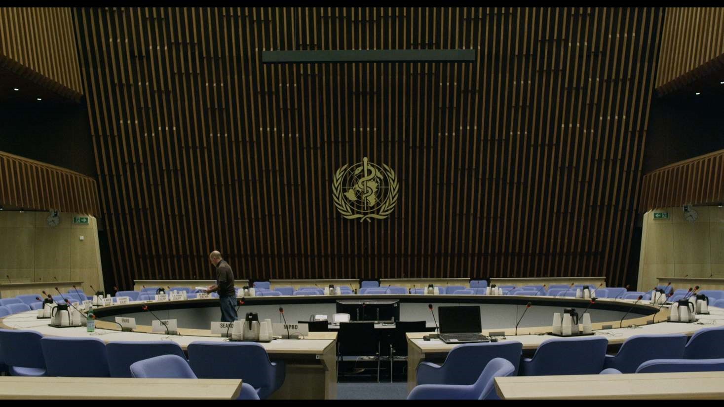 德國紀錄片《相信WHO？》 探討WHO遭質疑的爭議。（公視提供）