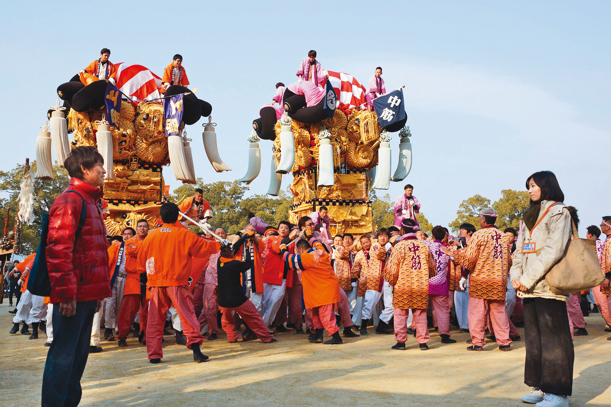 《與昨日同行》為愛媛縣新居濱市改制為市80週年紀念電影，被譽為「四國三大祭典」之一的新居濱太鼓祭亦在片中登場。（可樂電影提供）
