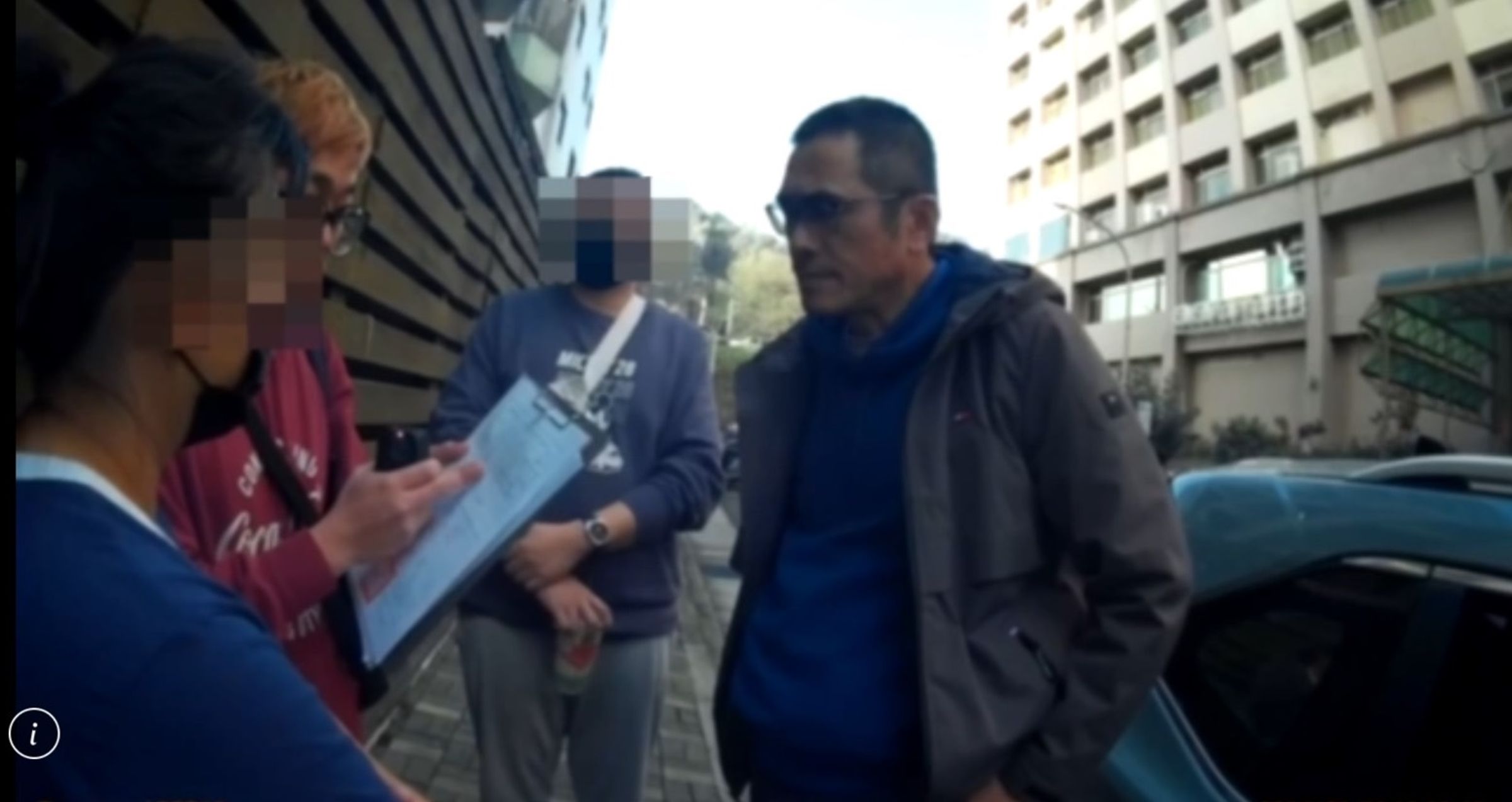 警方到蔡男淡水住處將他拘提到案。(翻攝畫面)