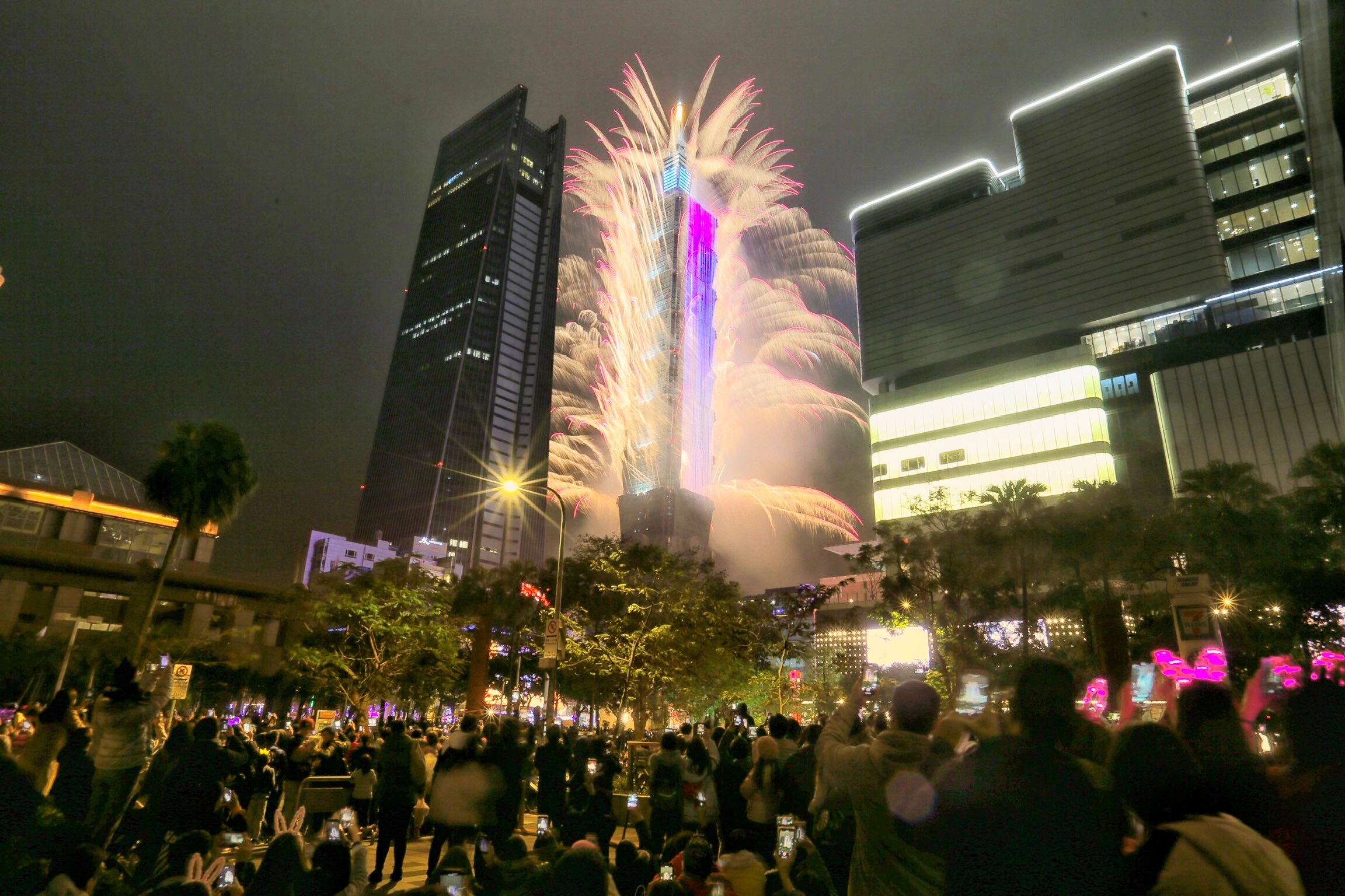 【圖輯】台北101「希望之光．台灣」煙火秀　帶領台灣邁向美好未來