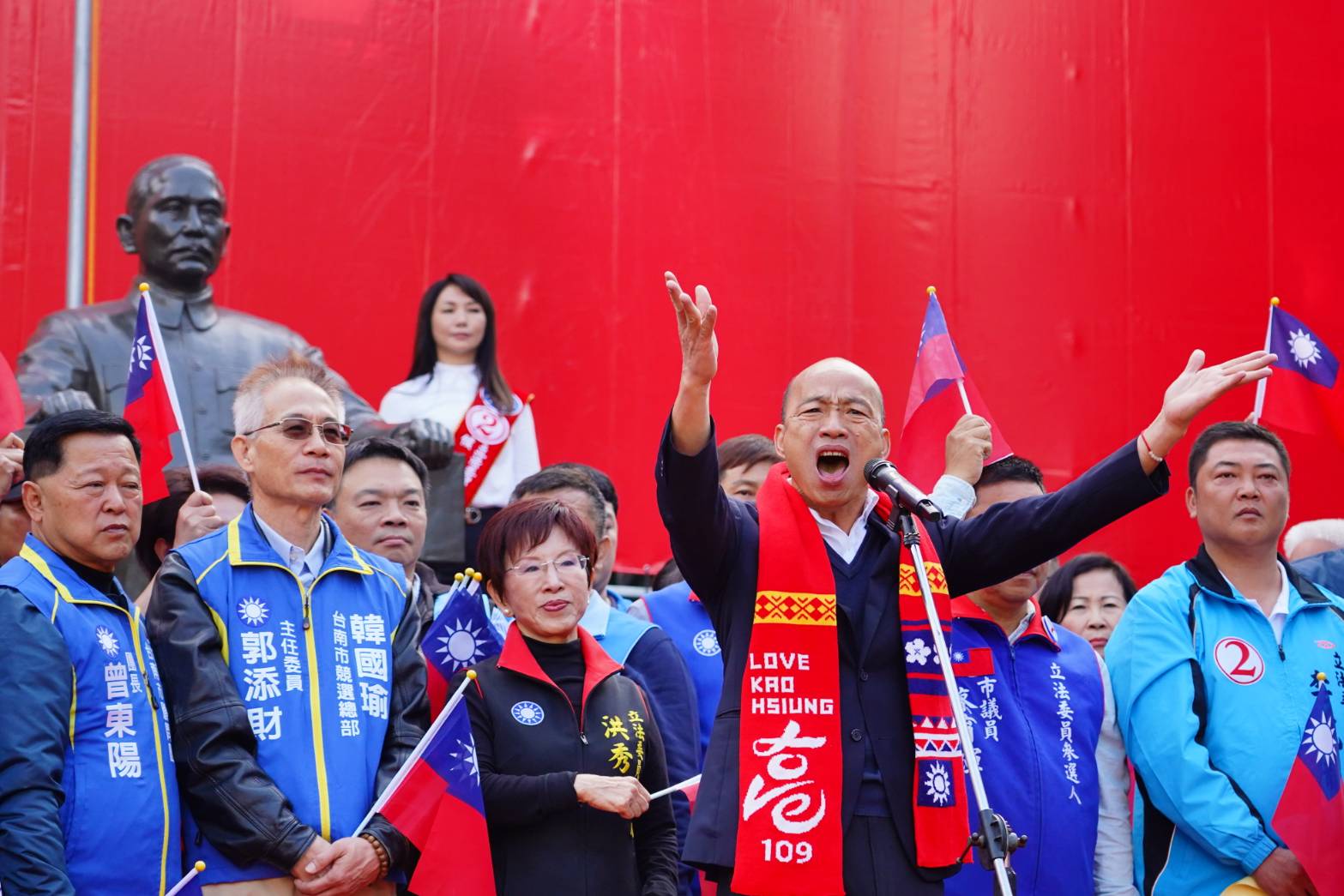 韓國瑜又被週刊爆料至少與新莊「王小姐」共同出國至少5、6次。