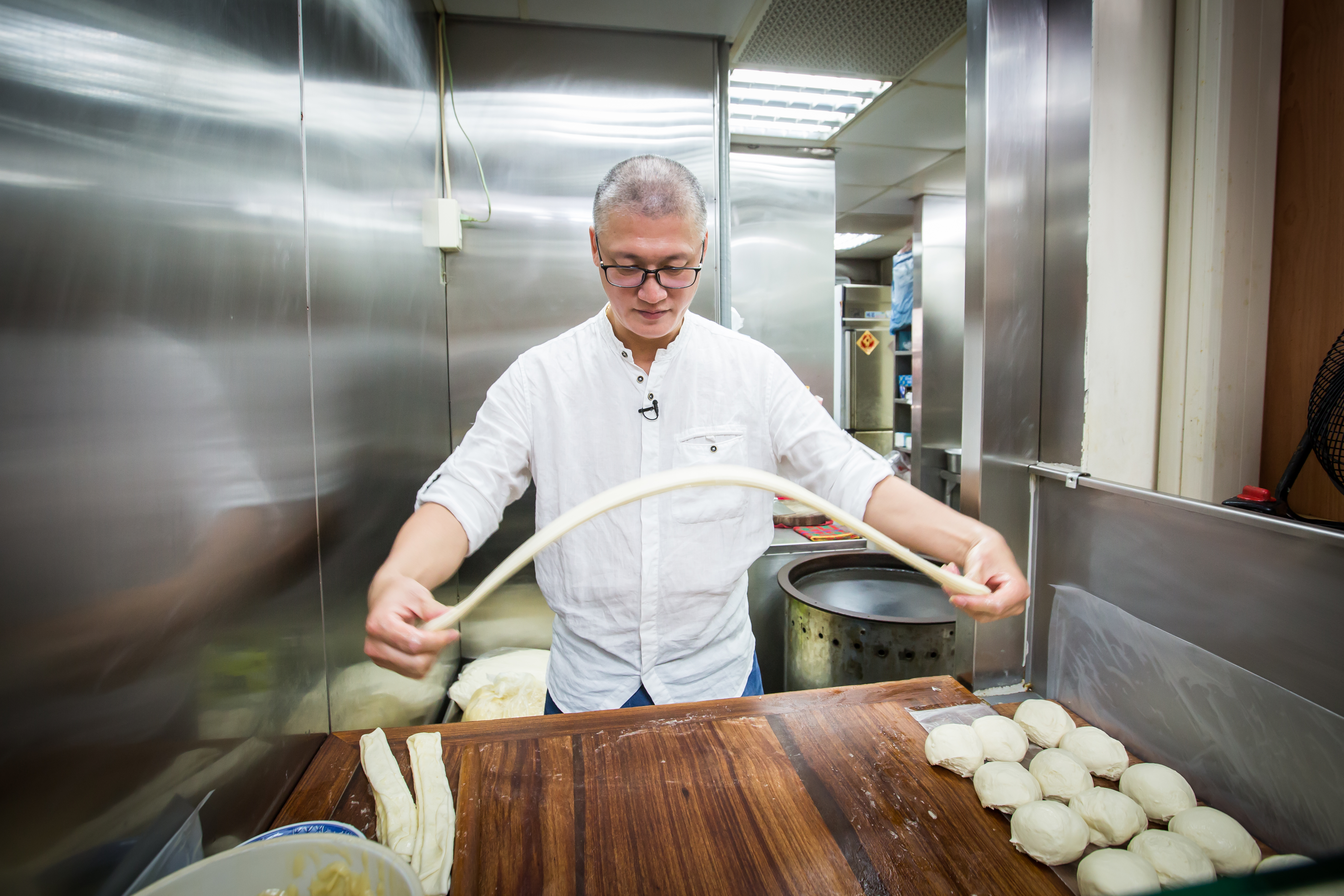 穆記的斤餅特別被2019年米其林指南點名必吃,為防止同行抄襲,製作的餅台不允許拍照。