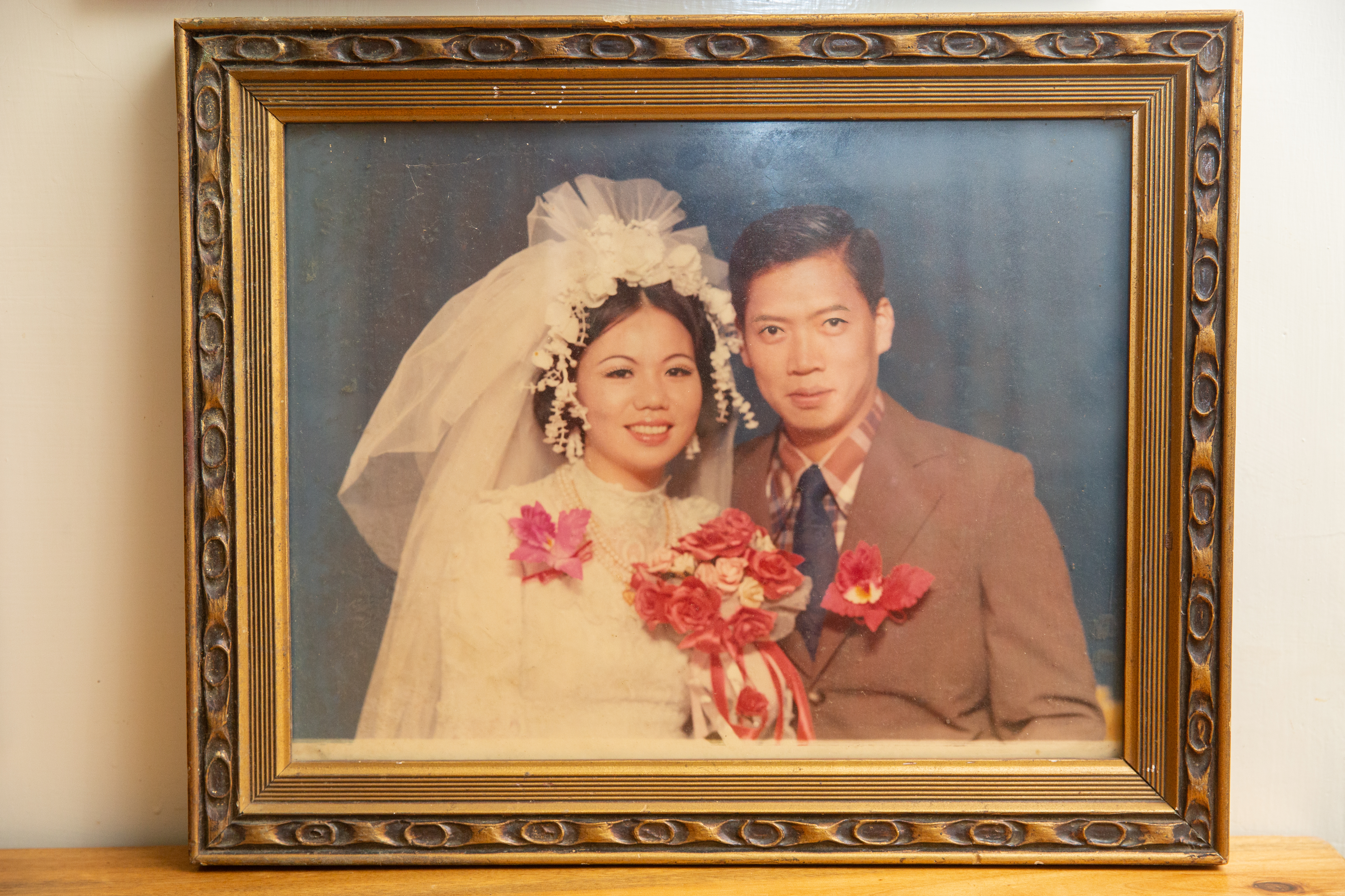 鍾紫嫺（左）與穆傳財（右）結婚時，父親並不贊成，她不顧反對硬要結婚。（穆傳財提供）