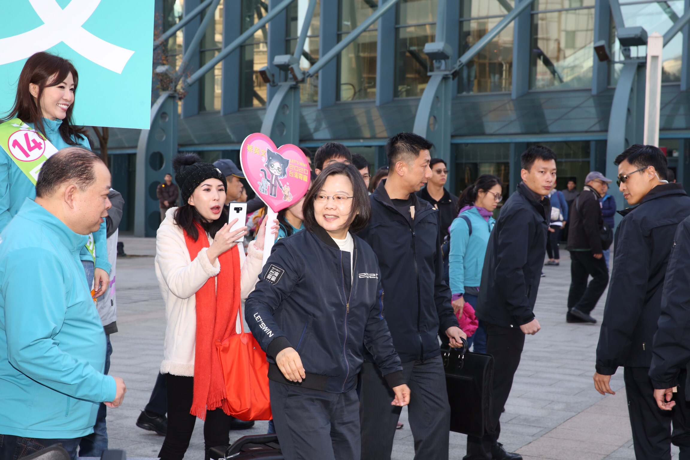 因黑鷹直升機迫降事件，總統蔡英文今取消下午以後所有行程。