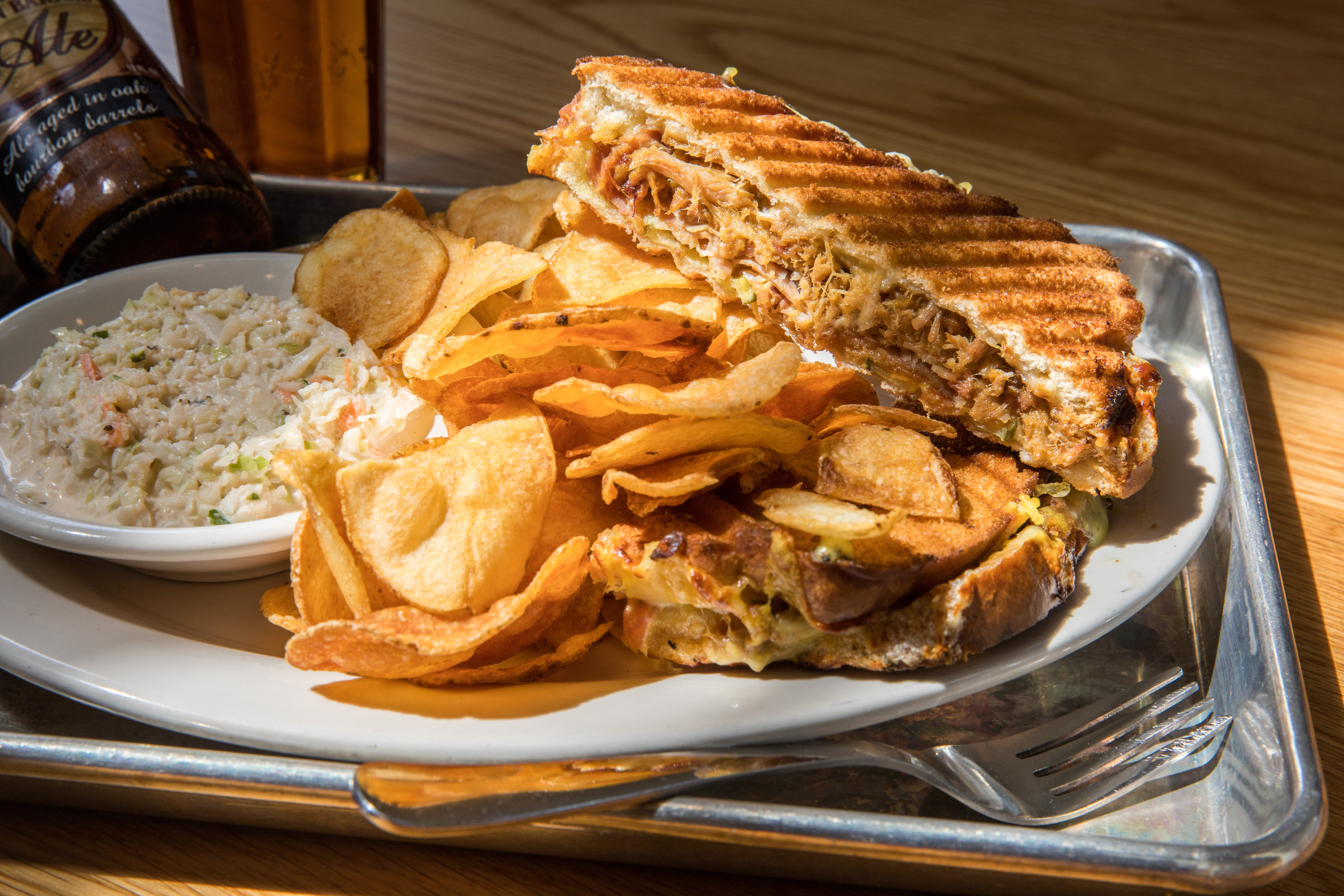 「Kentucky Cuban Sandwich」以煙燻手撕豬肉搭配波本威士忌芥末醬。（14.5美元／份，約NT$450）