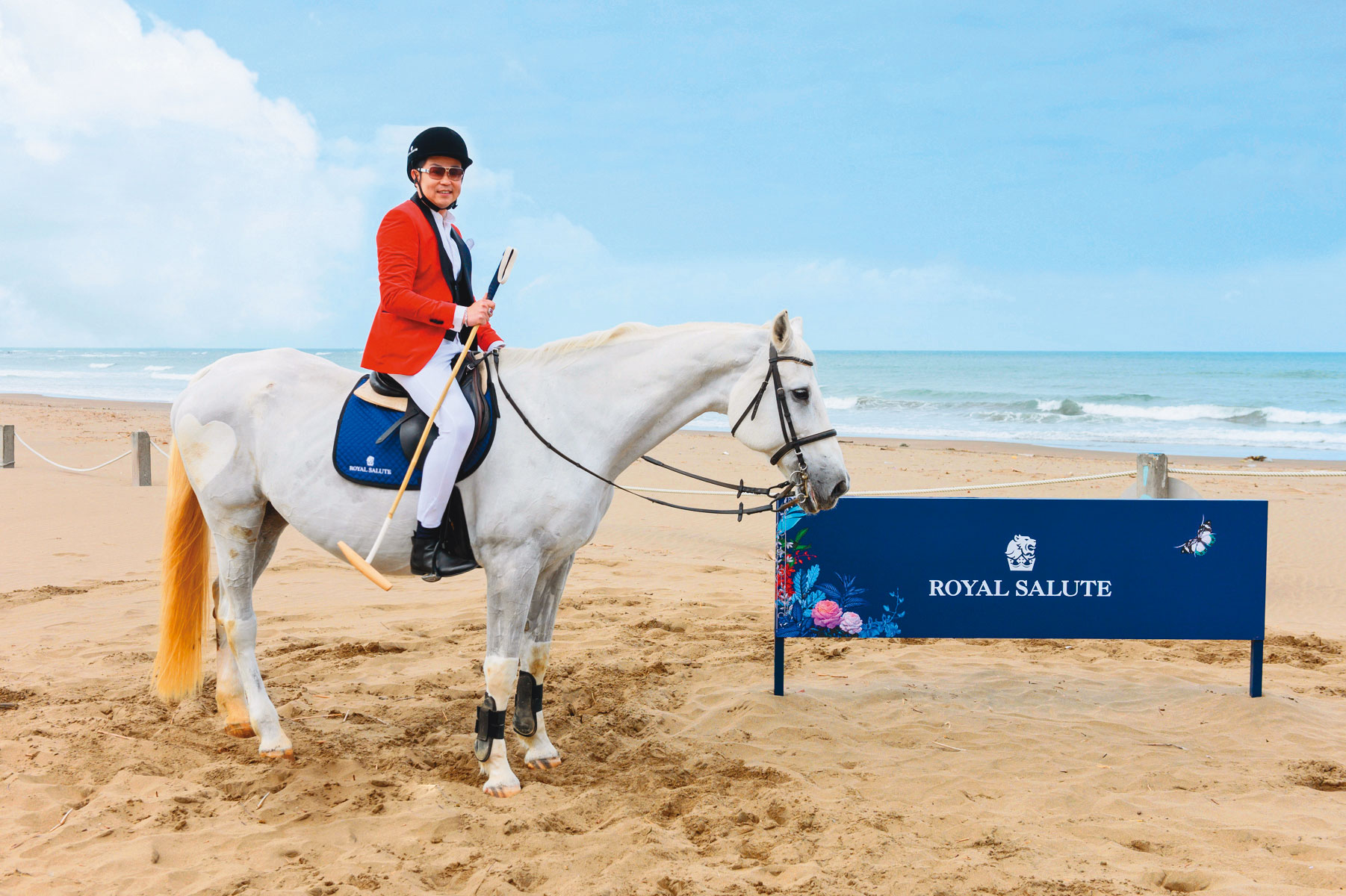 日前皇家禮炮結合馬球體驗活動，台灣保樂力加董事總經理王德勤（Terence）也換上全套勁裝，展現馬上英姿。