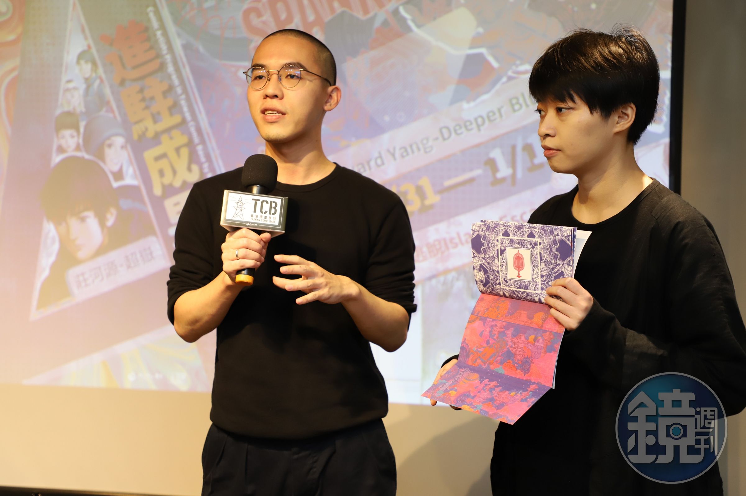 圖像創作者Yashin（右）及動畫導演Howard_Yang（左）分享作品《Deeper Blue》。（文化部提供）