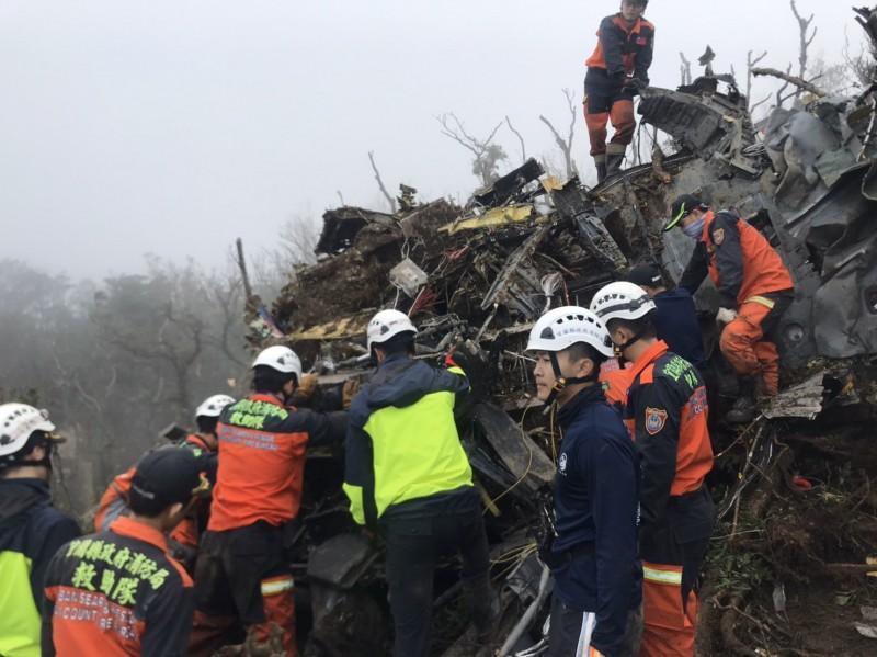 已經證實包括參謀總長在內8人殉職,僅5人生還。(翻攝畫面)