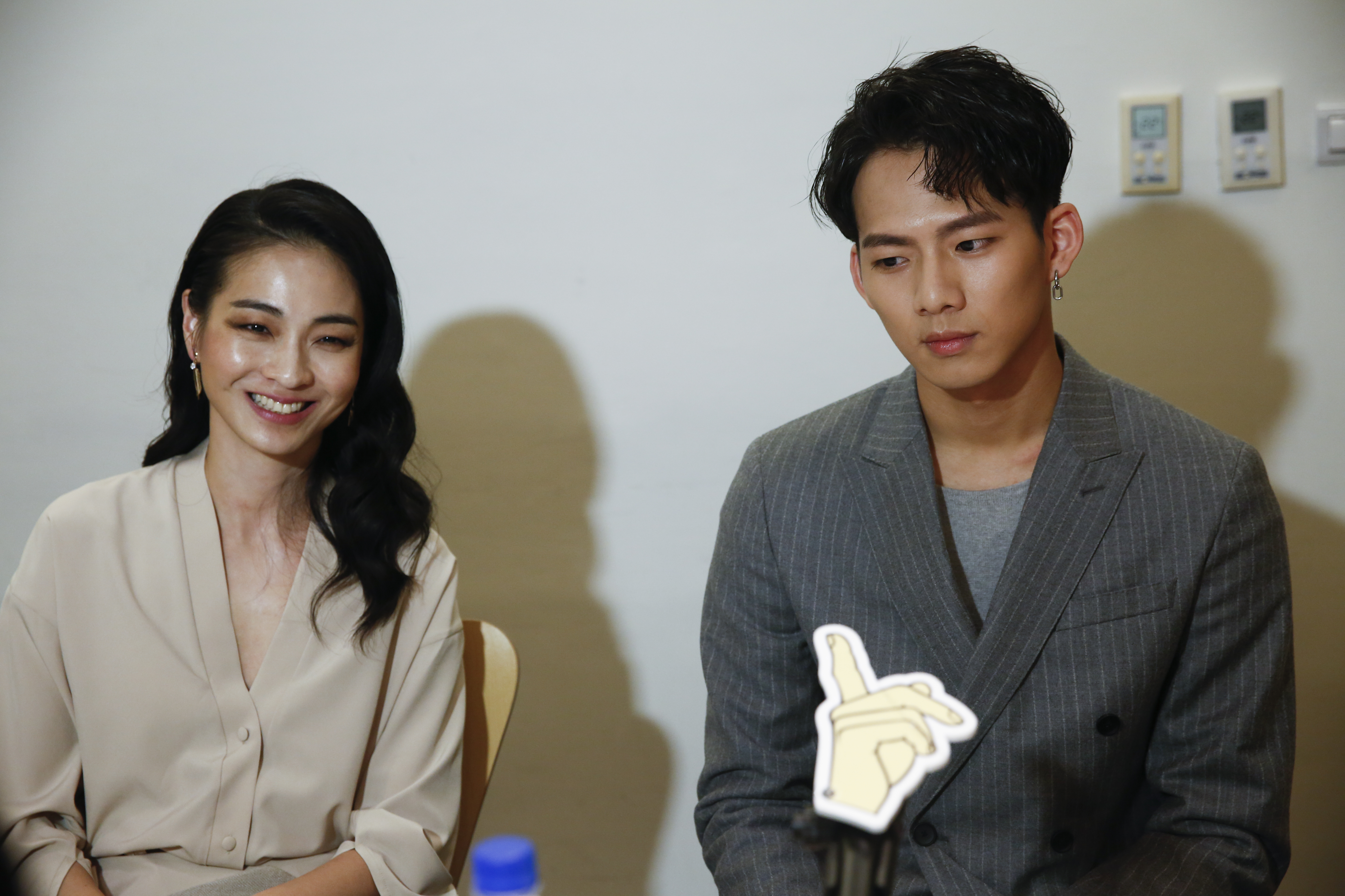 第一次與廖克發合作的吳念軒一開始不太習慣無劇本拍攝發誓，陳雪甄安慰他「10年後你就會像我一樣」。