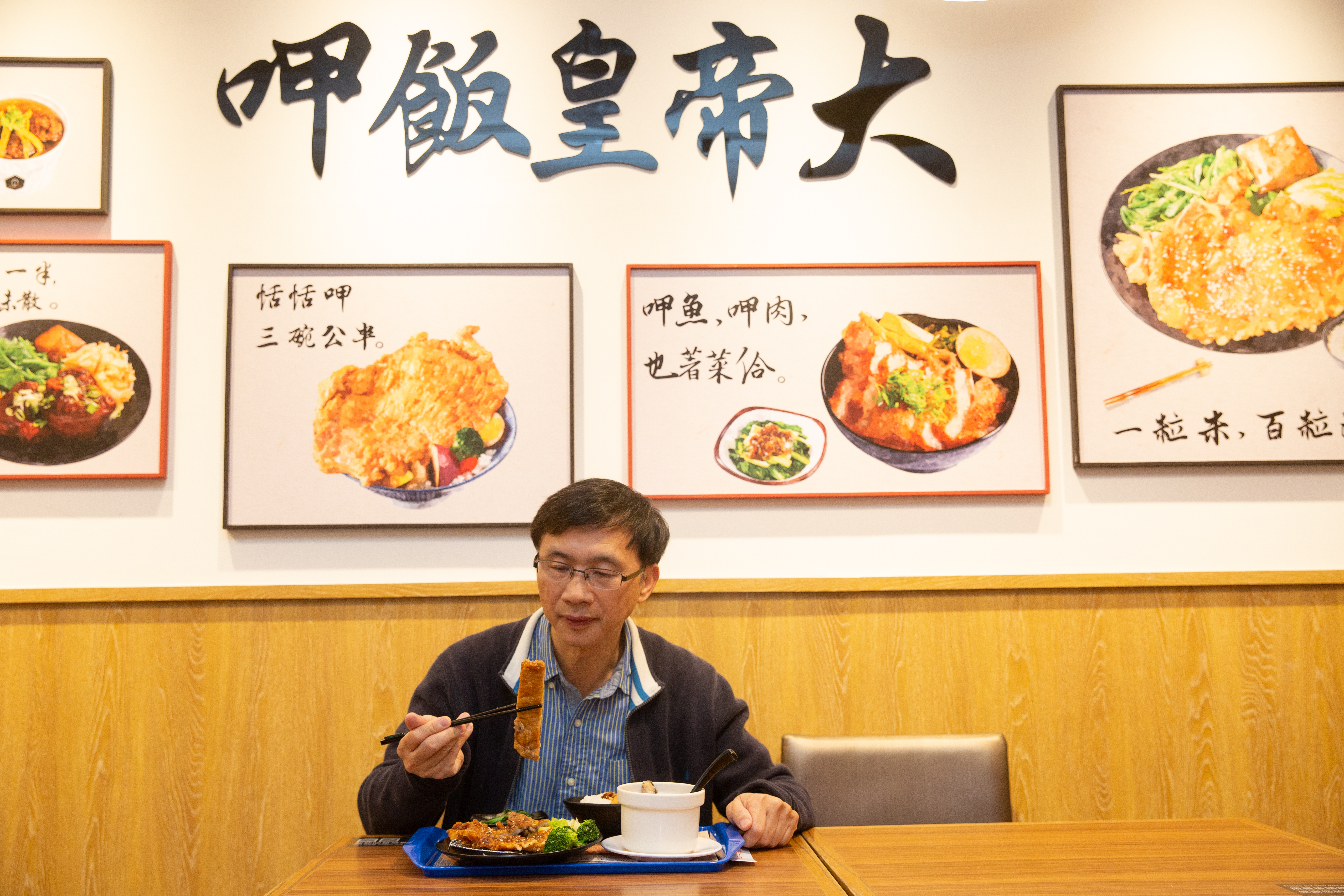 詹金和曾從日本引進影像處理系統，以光學測量排骨面積，克服過去大小不一問題。