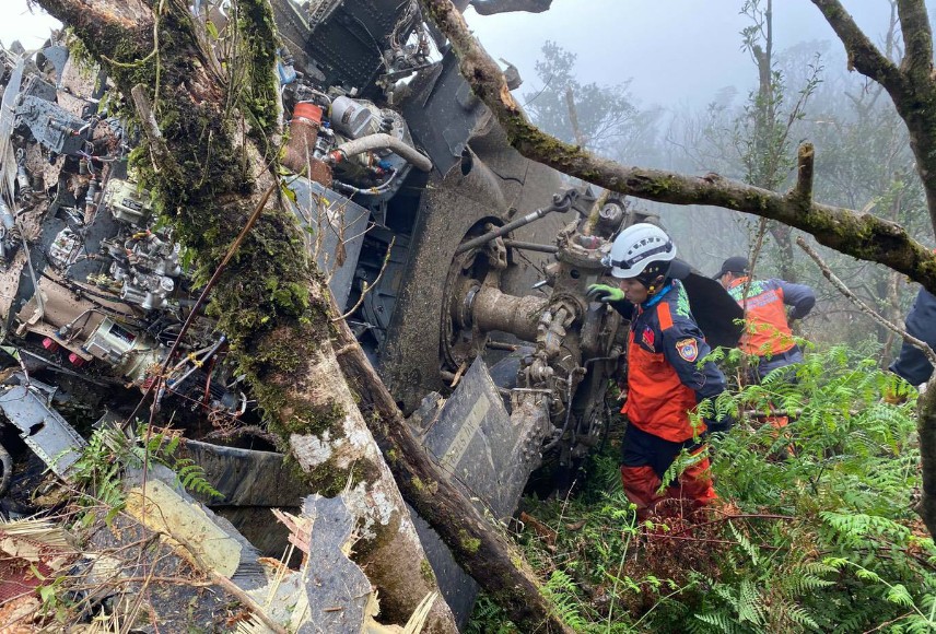 黑鷹直升機2日失事，釀成8死5傷悲劇。（中央災害應變中心提供）