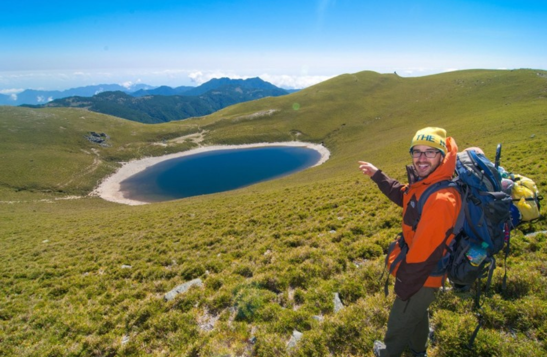 吳鳳驚爆卸下主持八年多的三立行腳節目《愛玩客》。（翻攝自吳鳳臉書）